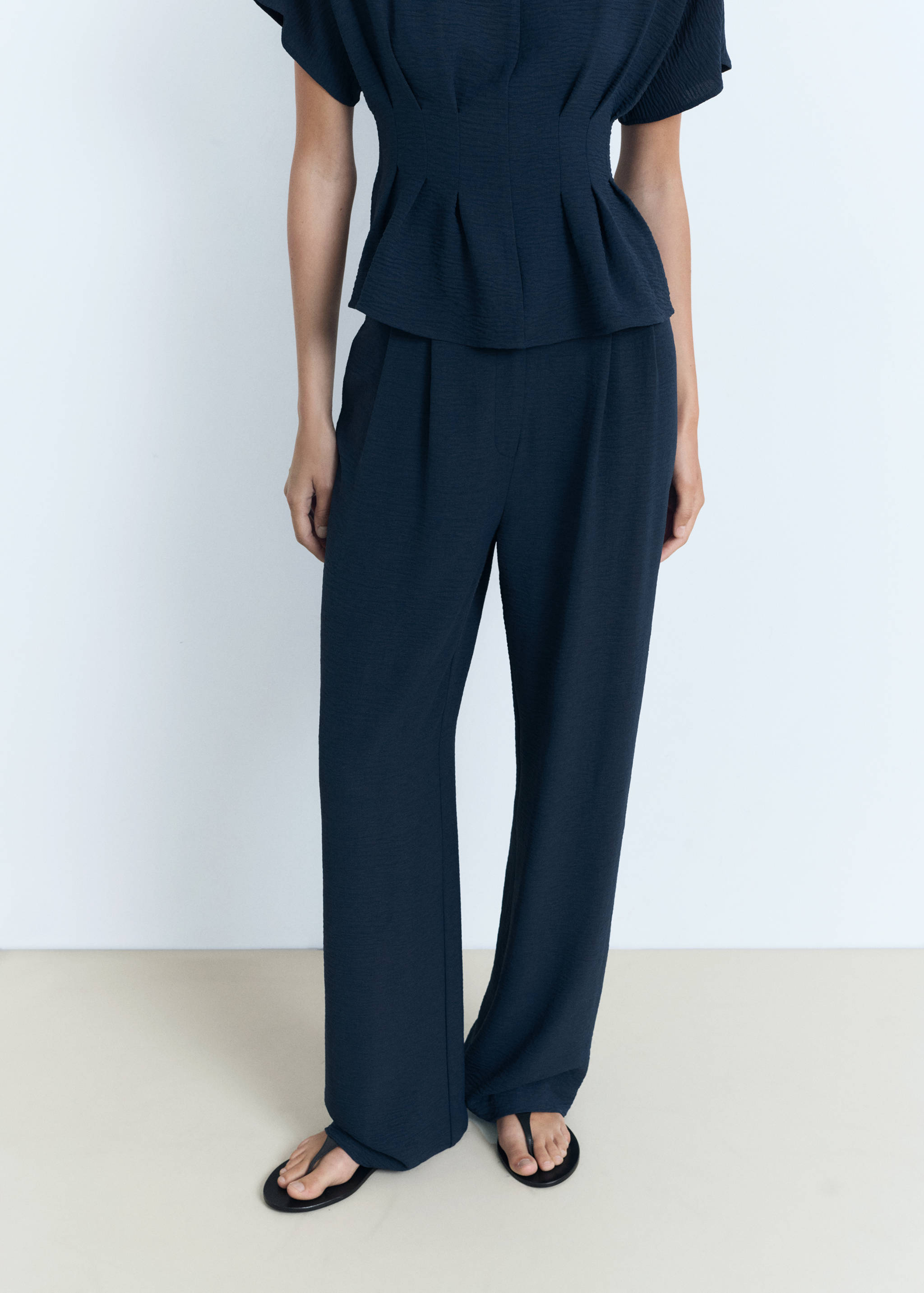 Straight-fit pleated pants - Medium plane