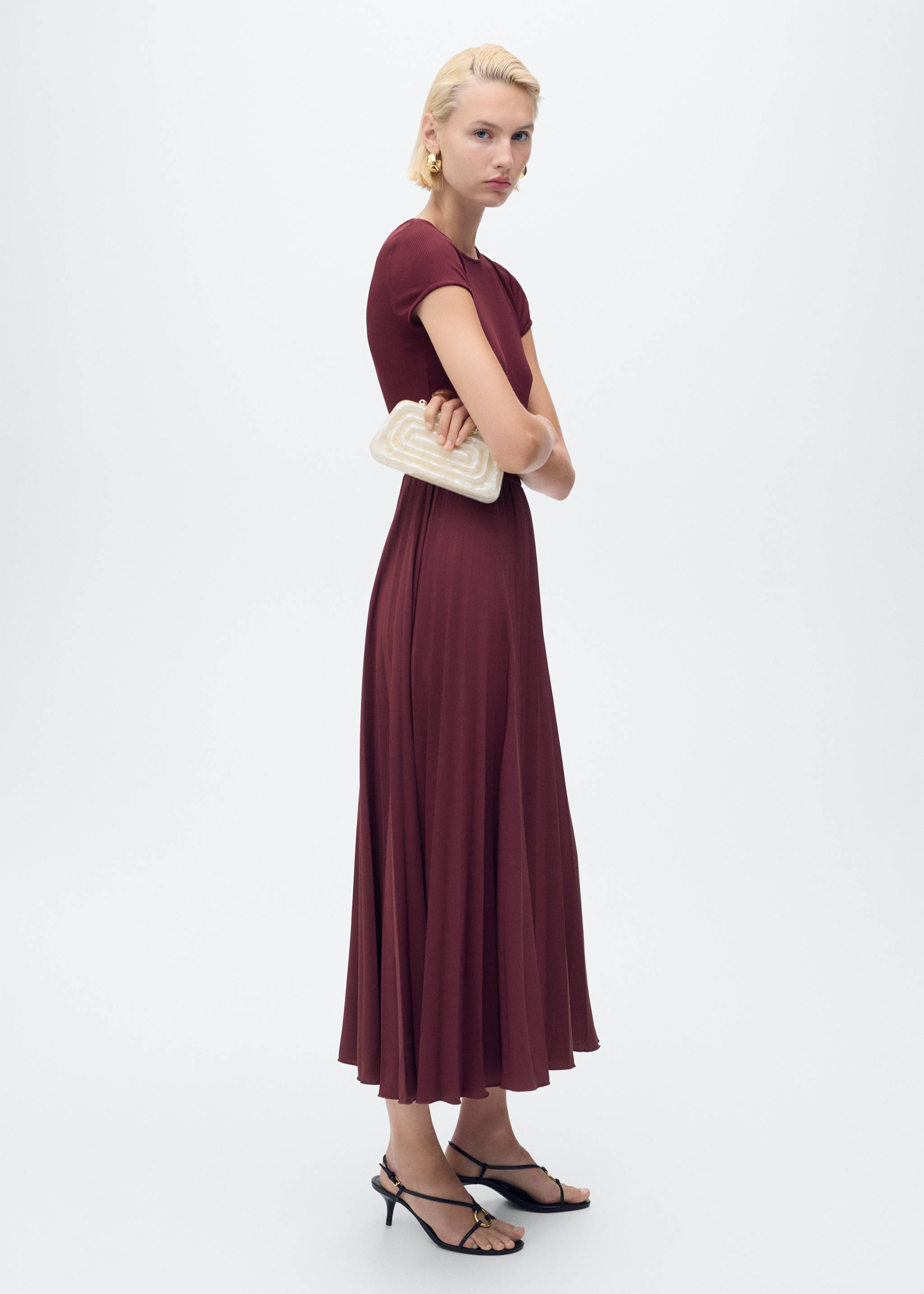 Vestido plissado combinado - Plano geral