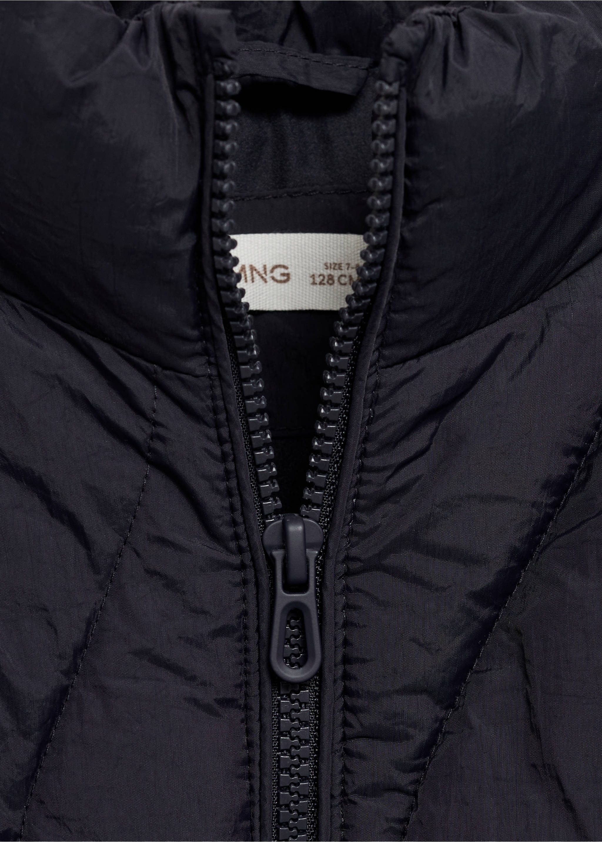 Quilted gilet - Details of the article 8, Dark Navy. Ref: 17012897-00.