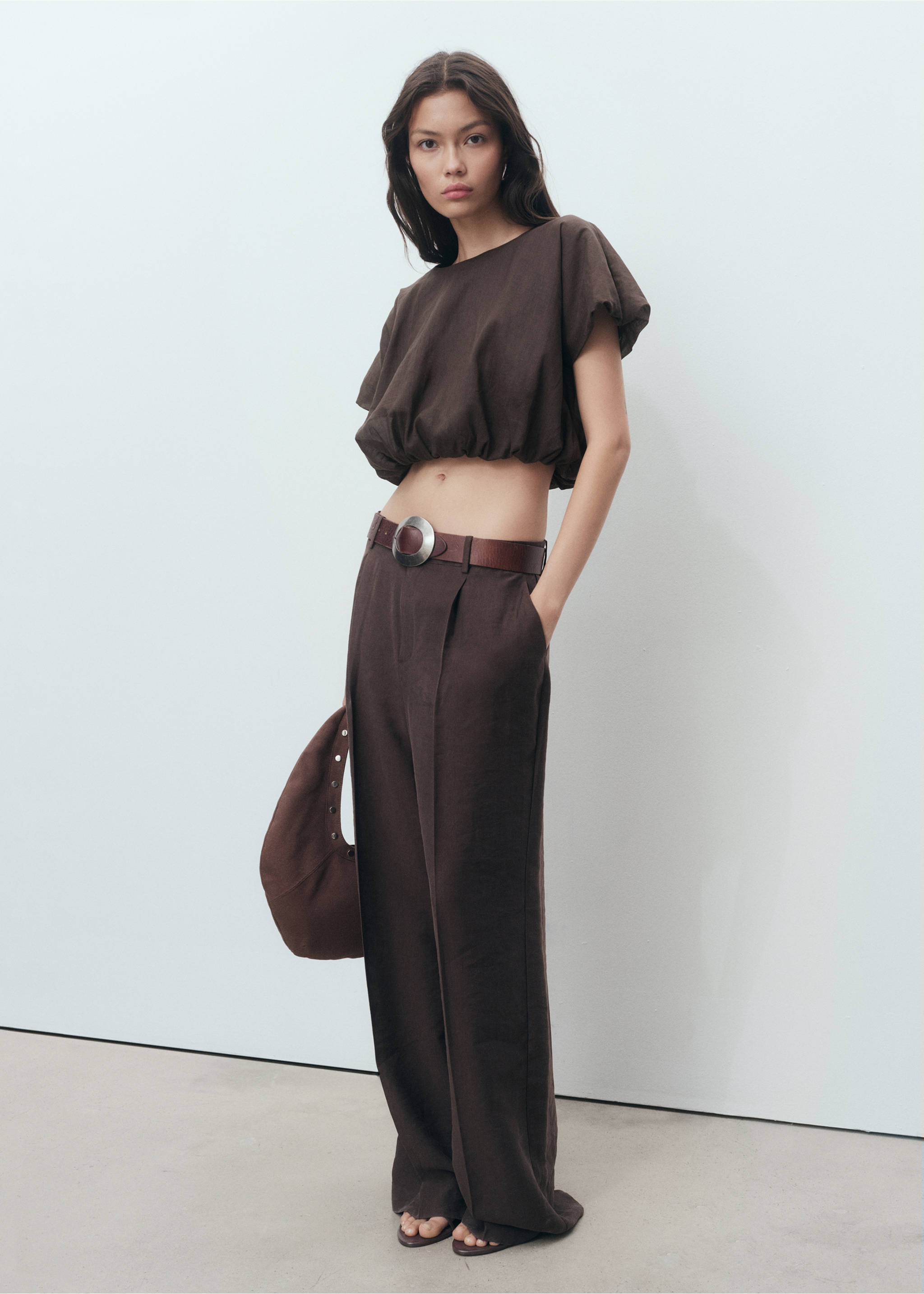 Chemisier en ramie court bouffant - Plan général, Marron. Ref: 17012902-00.