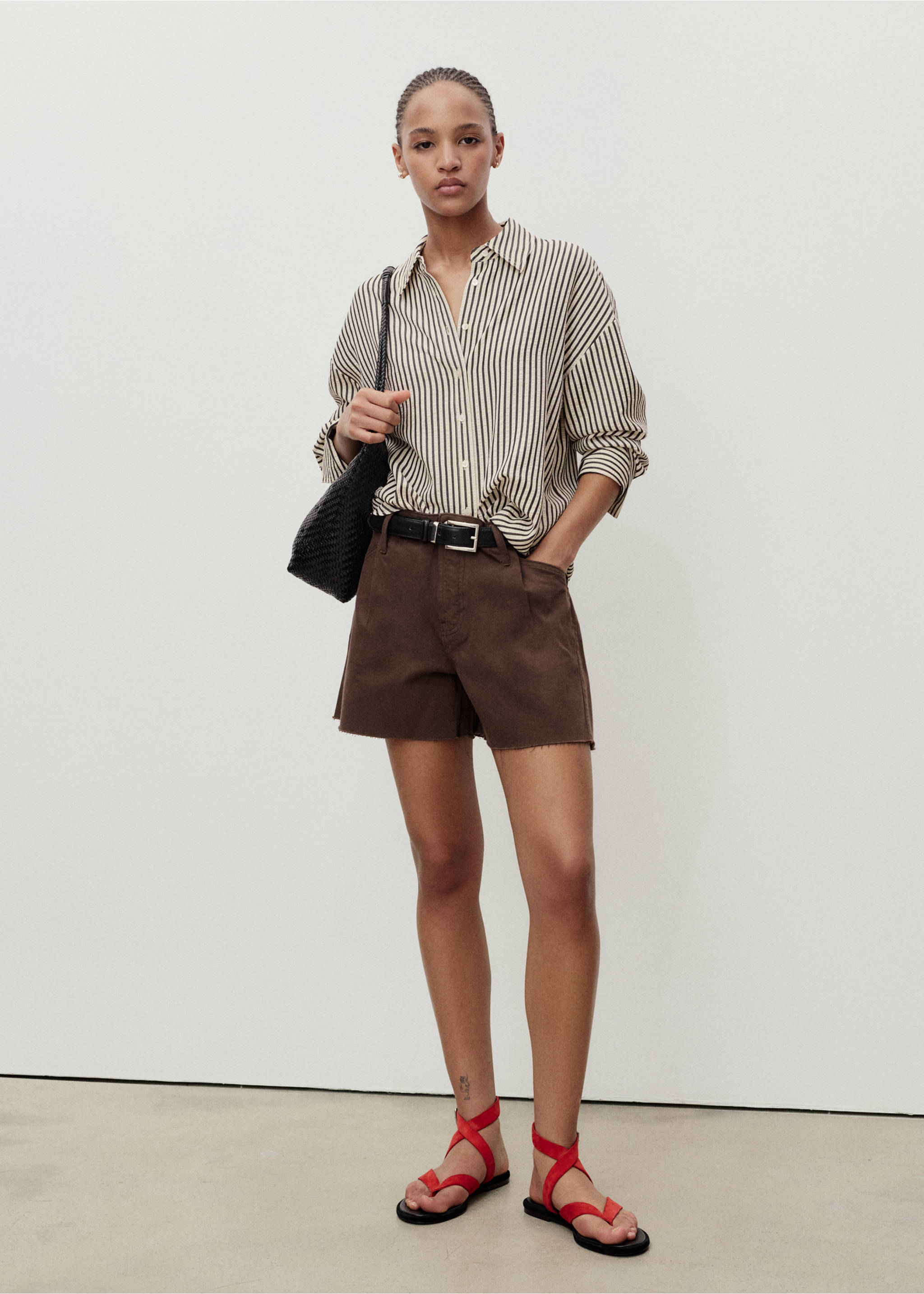Denim shorts with frayed hem and pleats - General plane, Chocolate. Ref: 17012903-00.