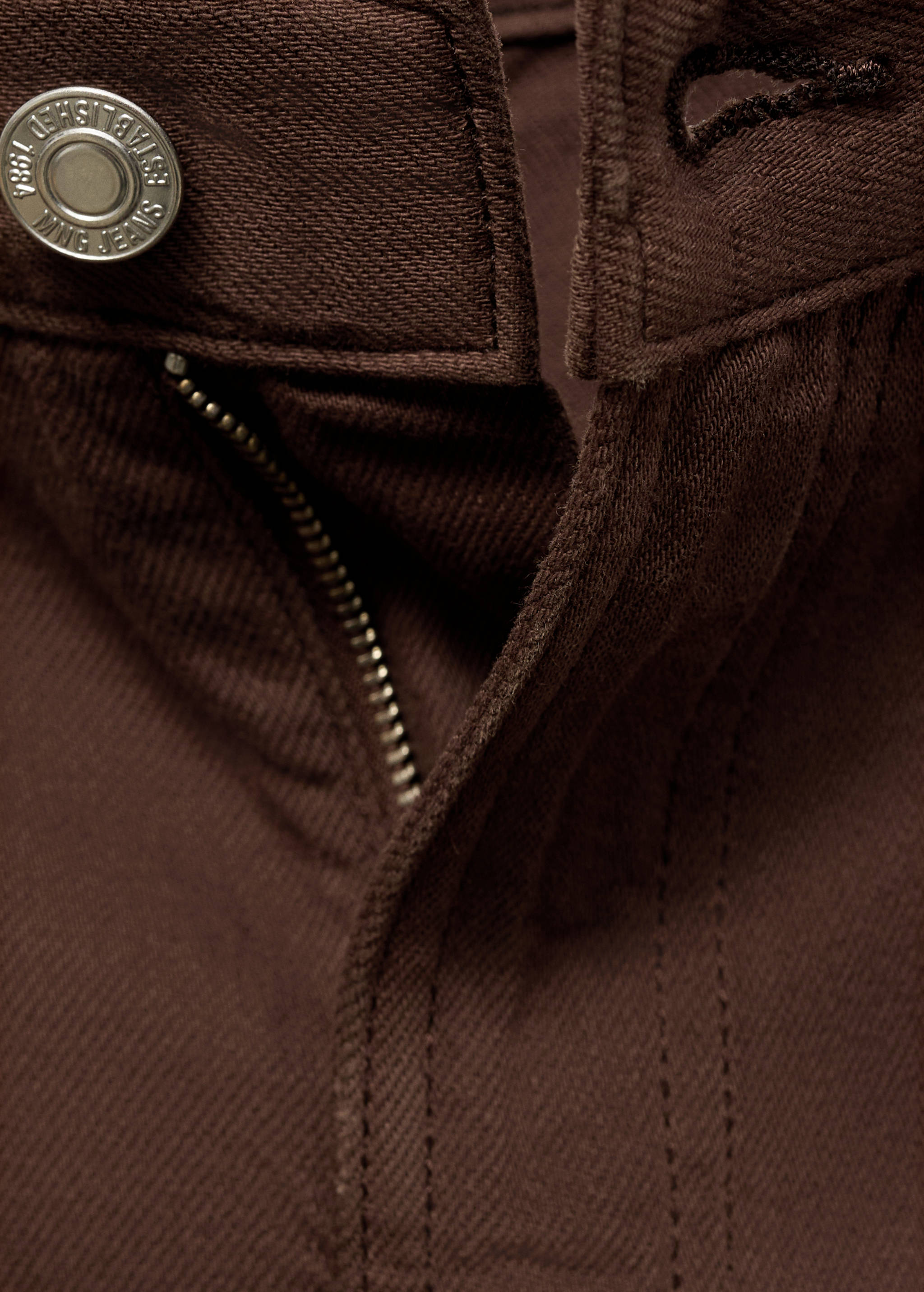 شورت دنيم منخفض بحواف مهترئة مع طيات - تفاصيل المنتج 0