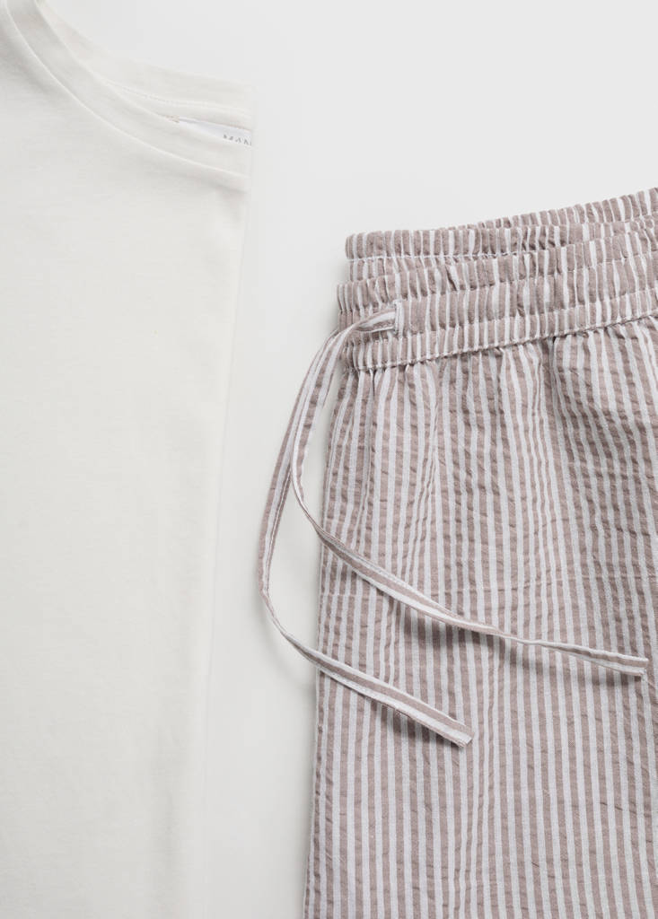Seersucker striped two-piece pyjamas — Medium Brown