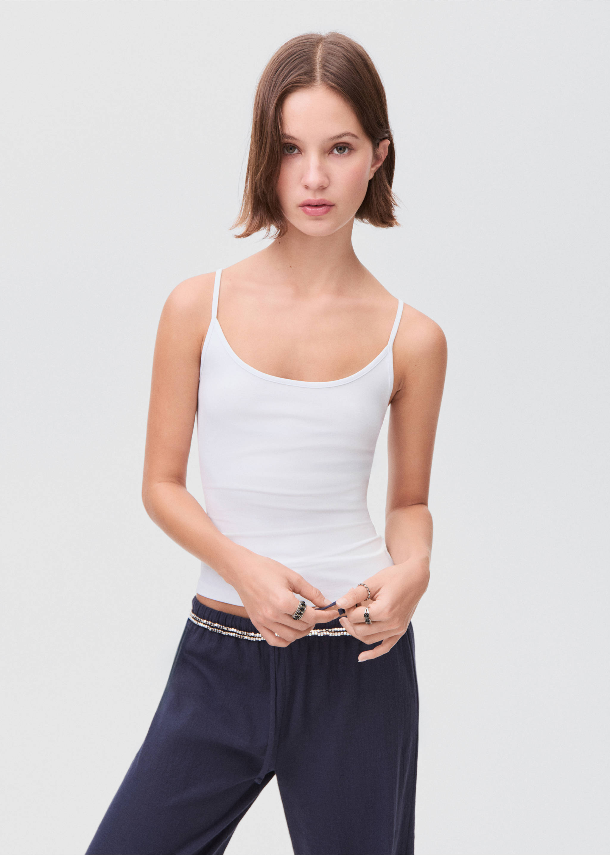 Однотонный топ на бретелях - Средний план, Грязно-белый. Ref: 17012908-00.