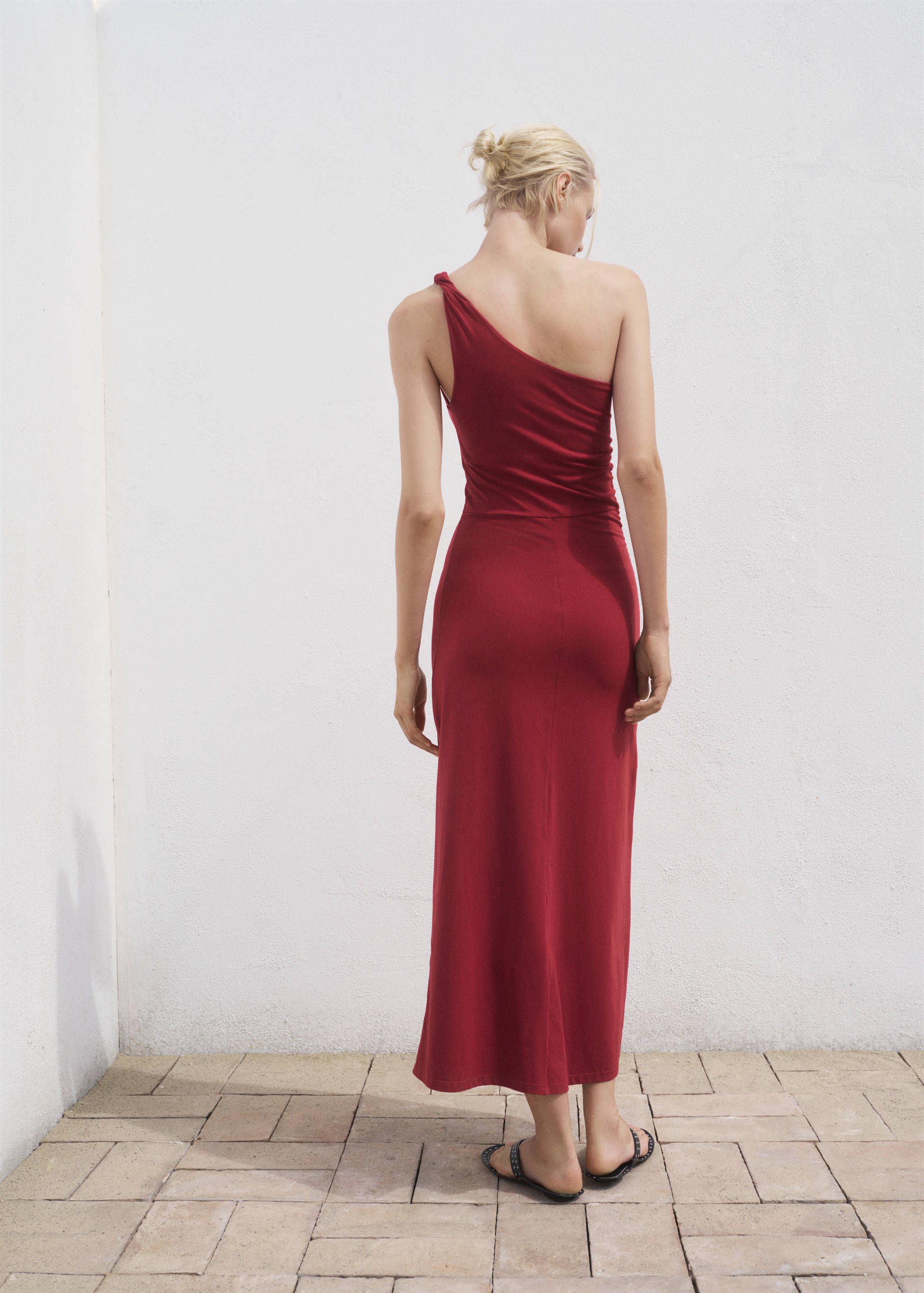 Asymmetrical dress with gathered strap - Reverse of the article