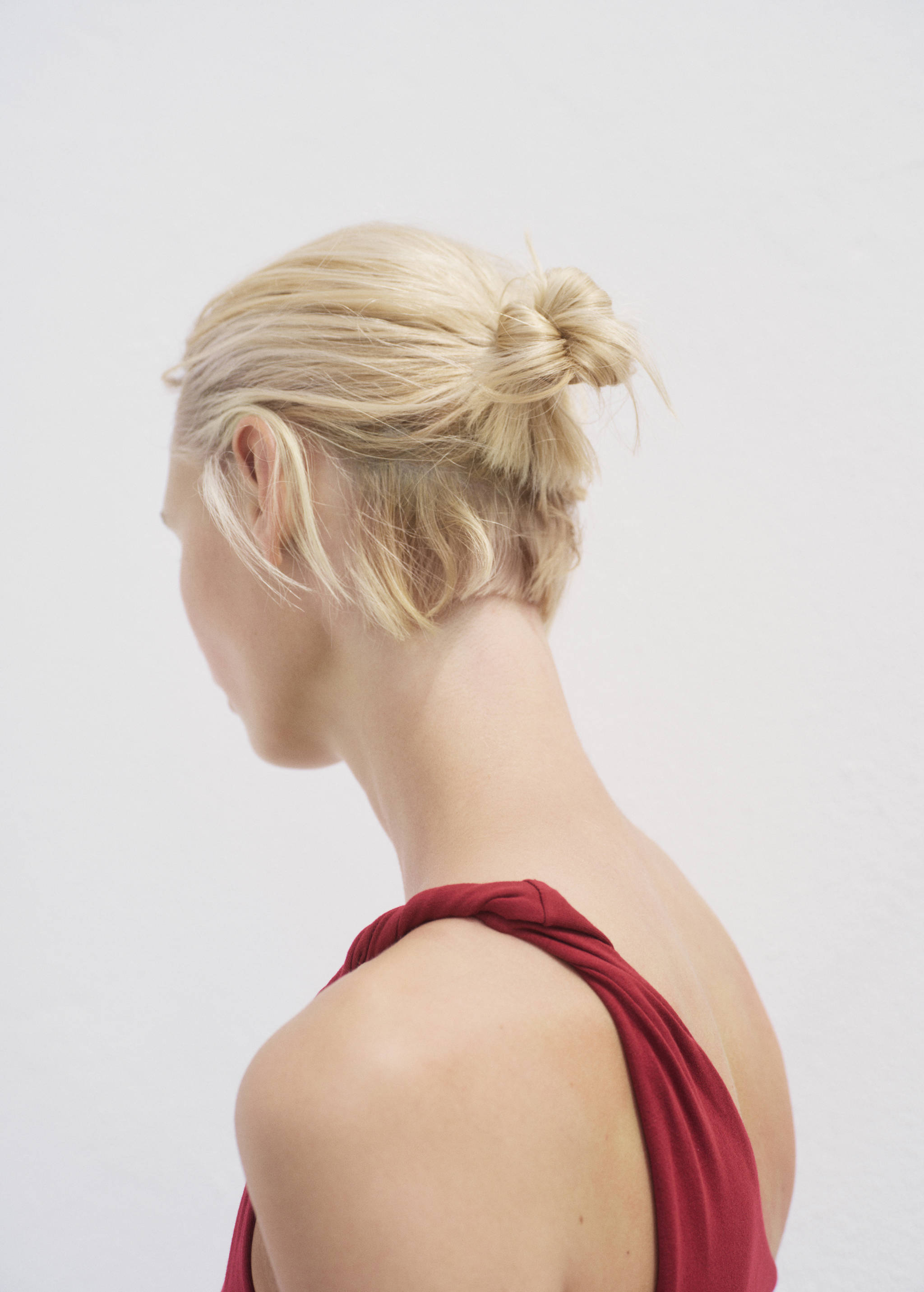 Asymmetrical dress with gathered strap - Details of the article 1