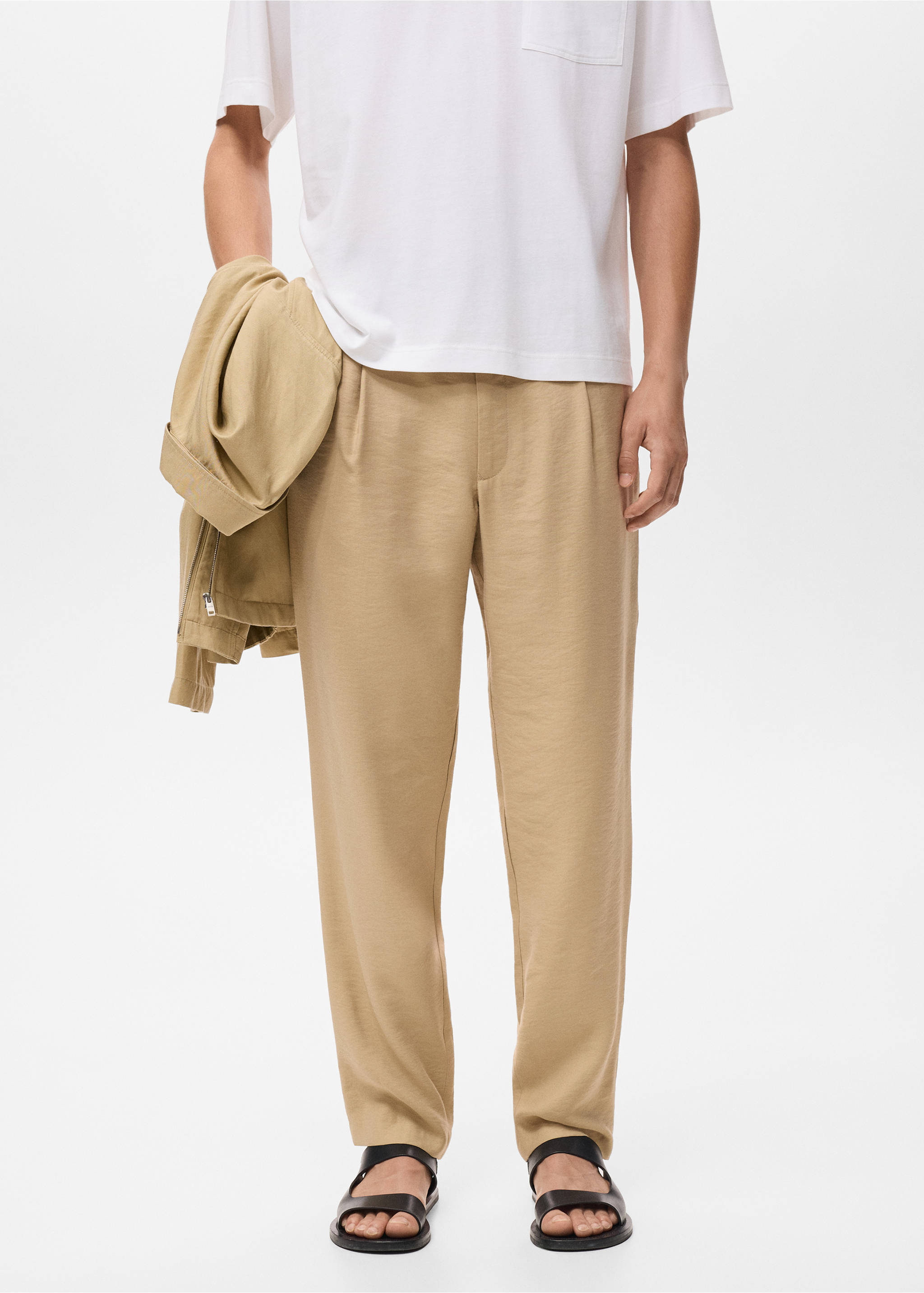 Pantalón recto pinzas - Plano medio, Beige. Ref: 17012920-00.