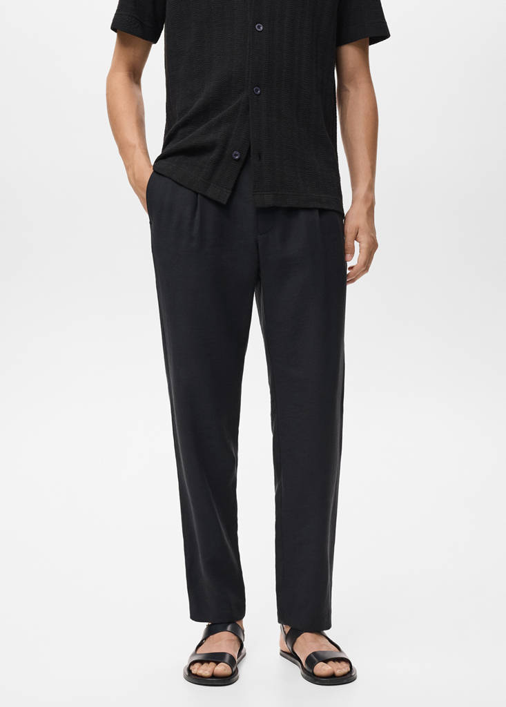 Straight-fit pleated trousers — Black