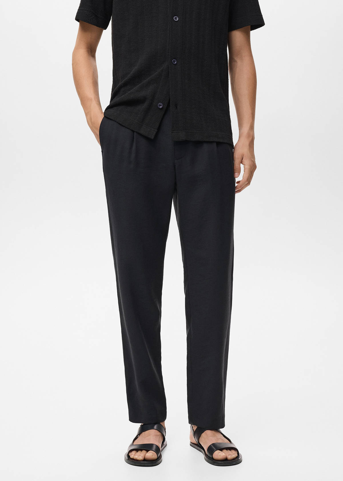 Straight-fit pleated trousers — Black
