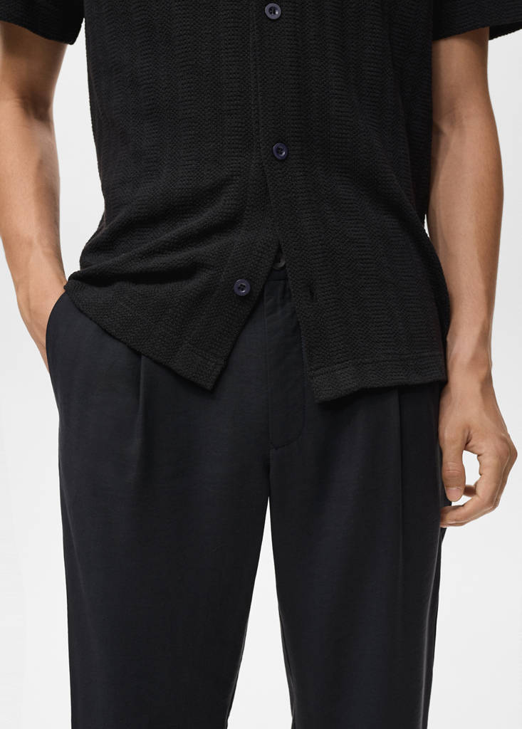 Straight-fit pleated trousers — Black
