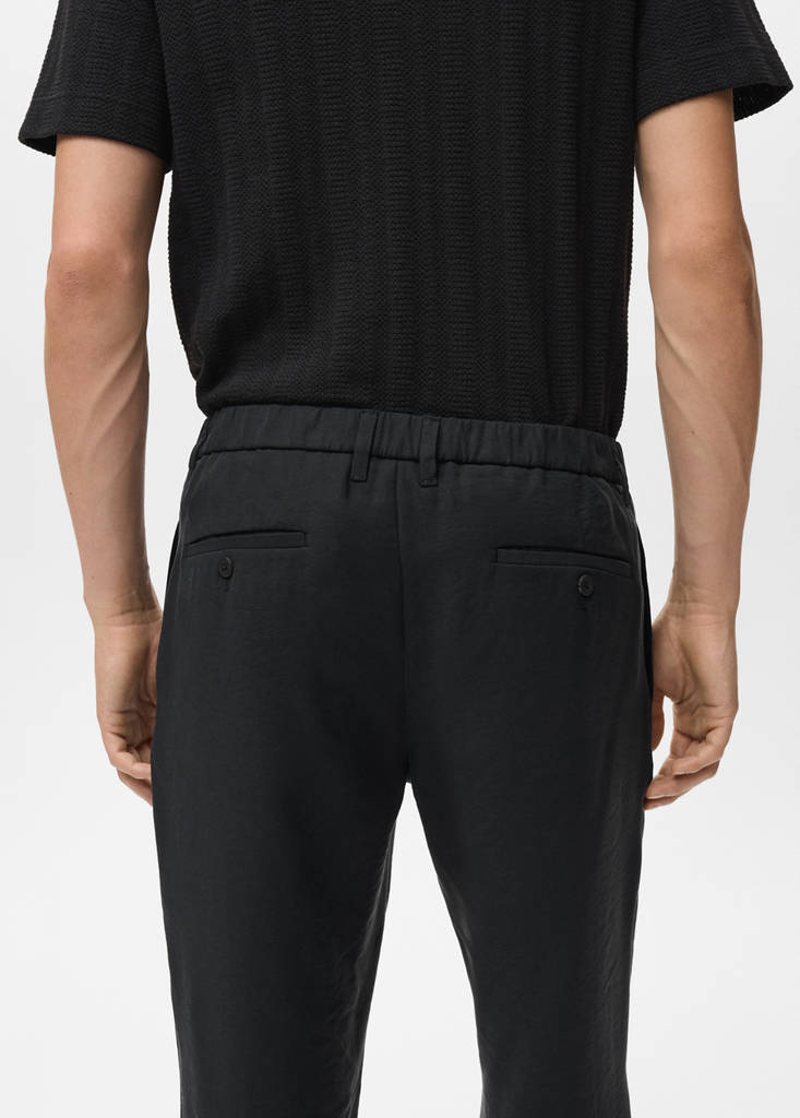 Straight-fit pleated trousers — Black