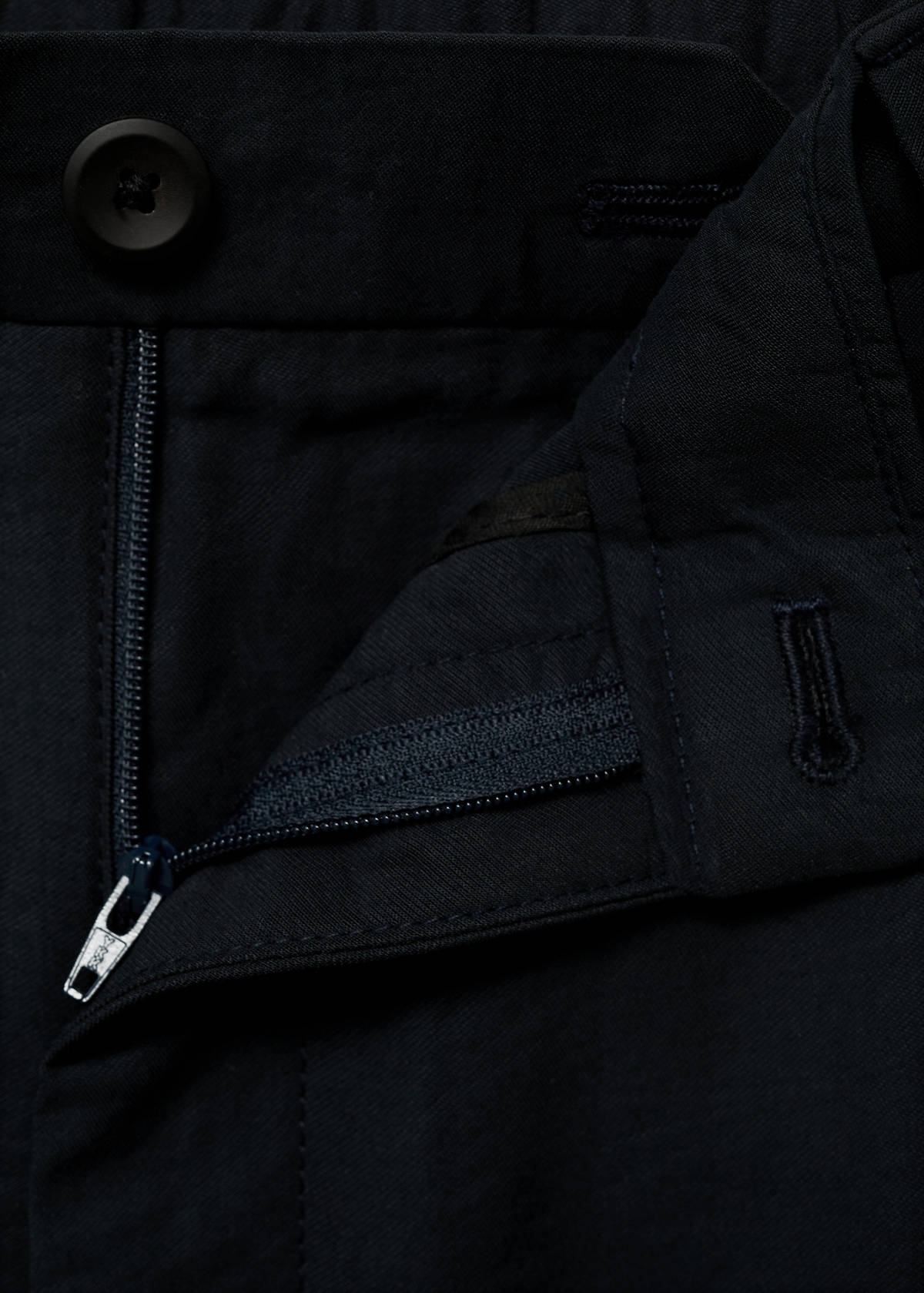 Straight-fit pleated trousers — Black