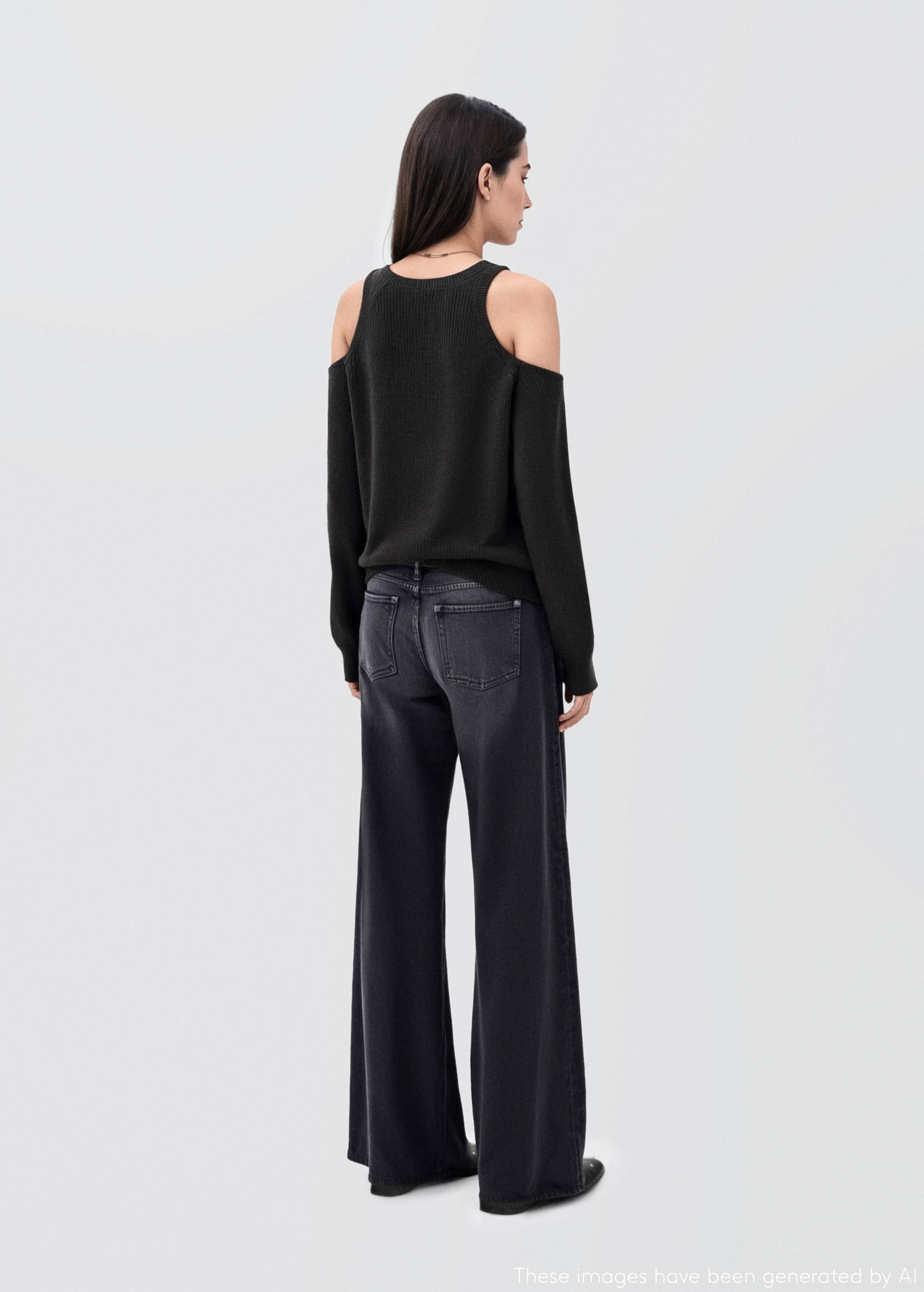 Sweater with cropped sleeves - Reverse of the article