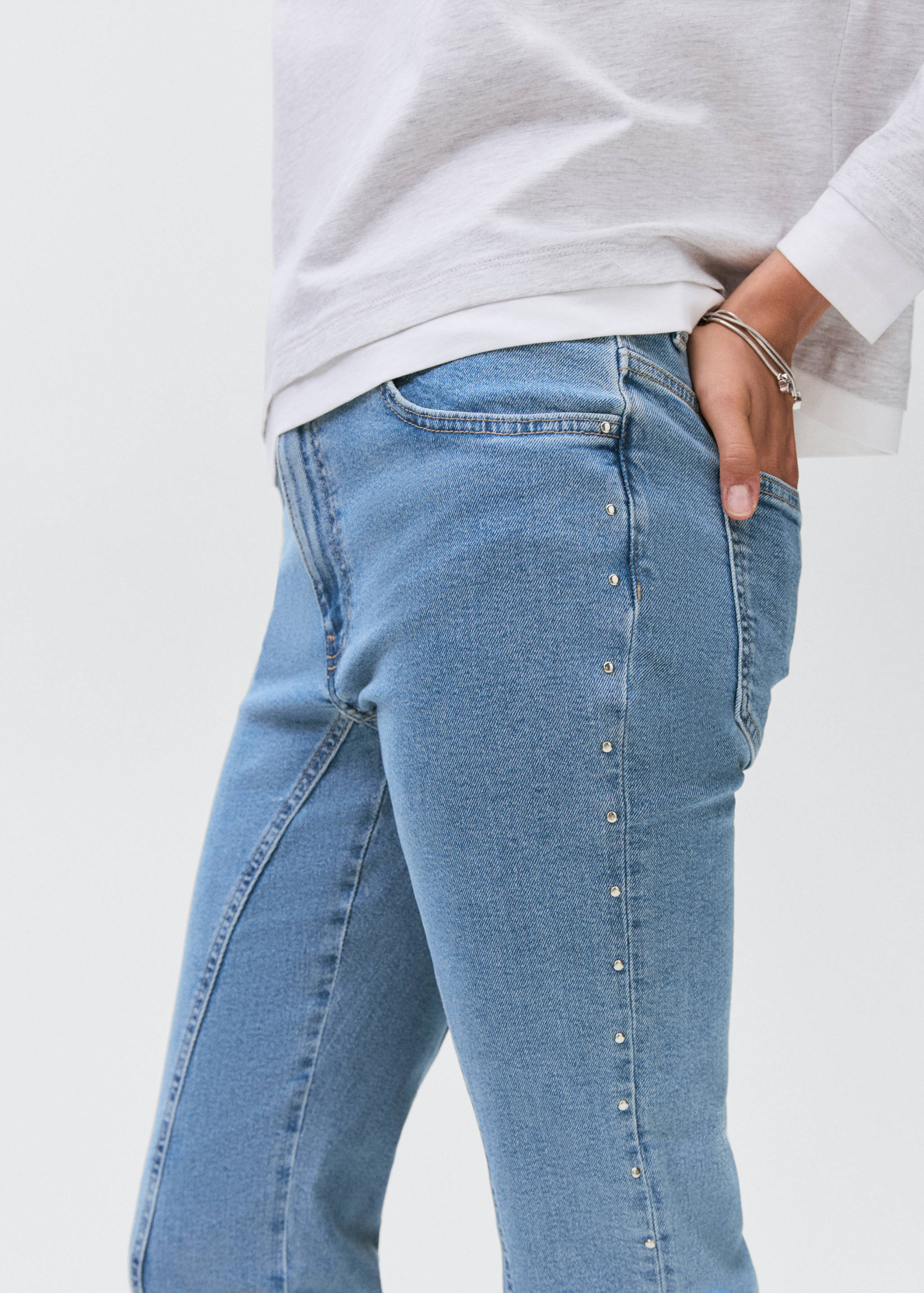 Jeans à boca de sino com costuras decorativas - Pormenor do artigo 1