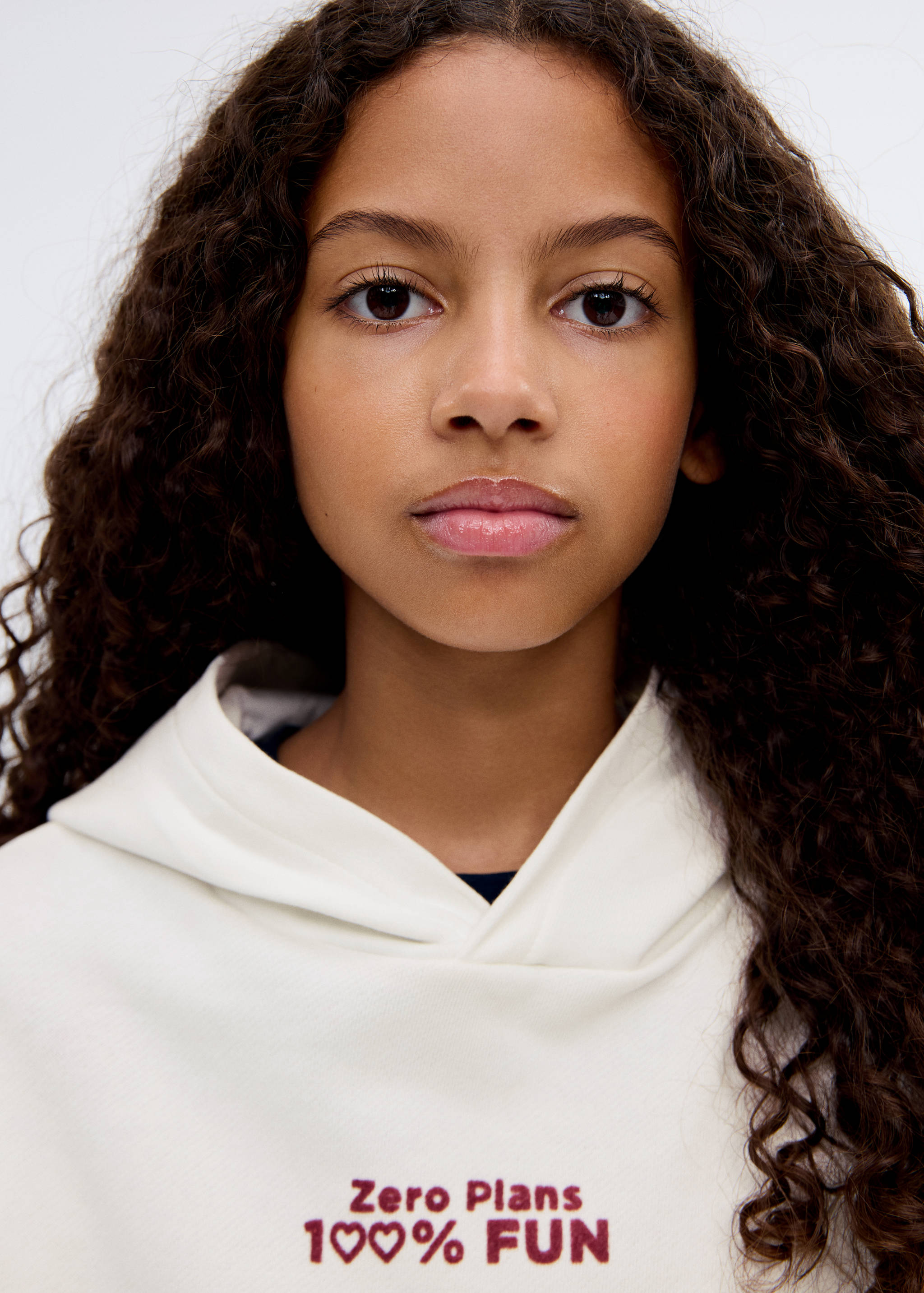 Свитшот с принтом и капюшоном - Деталь изделия 1