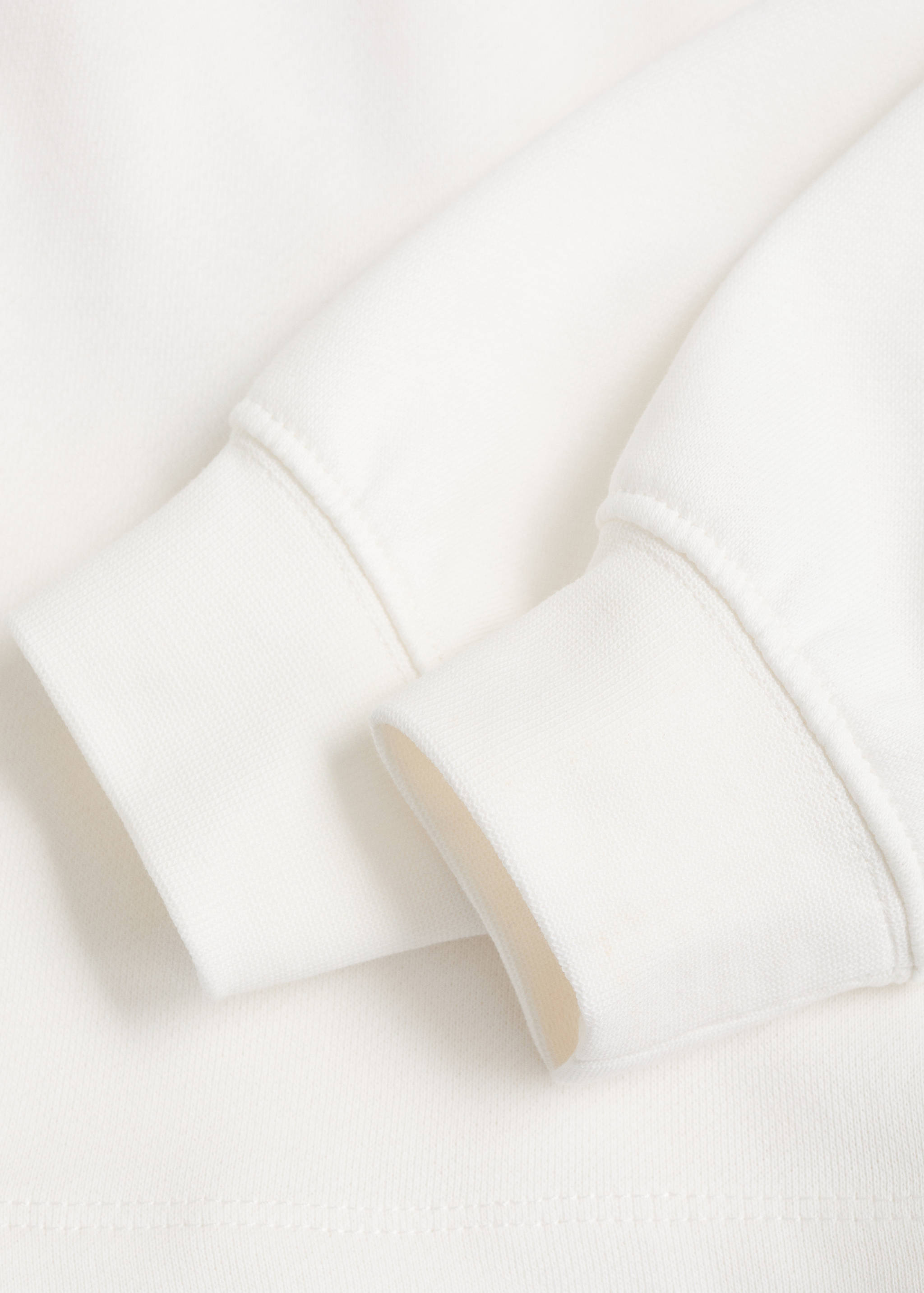 Свитшот с принтом и капюшоном - Деталь изделия 0