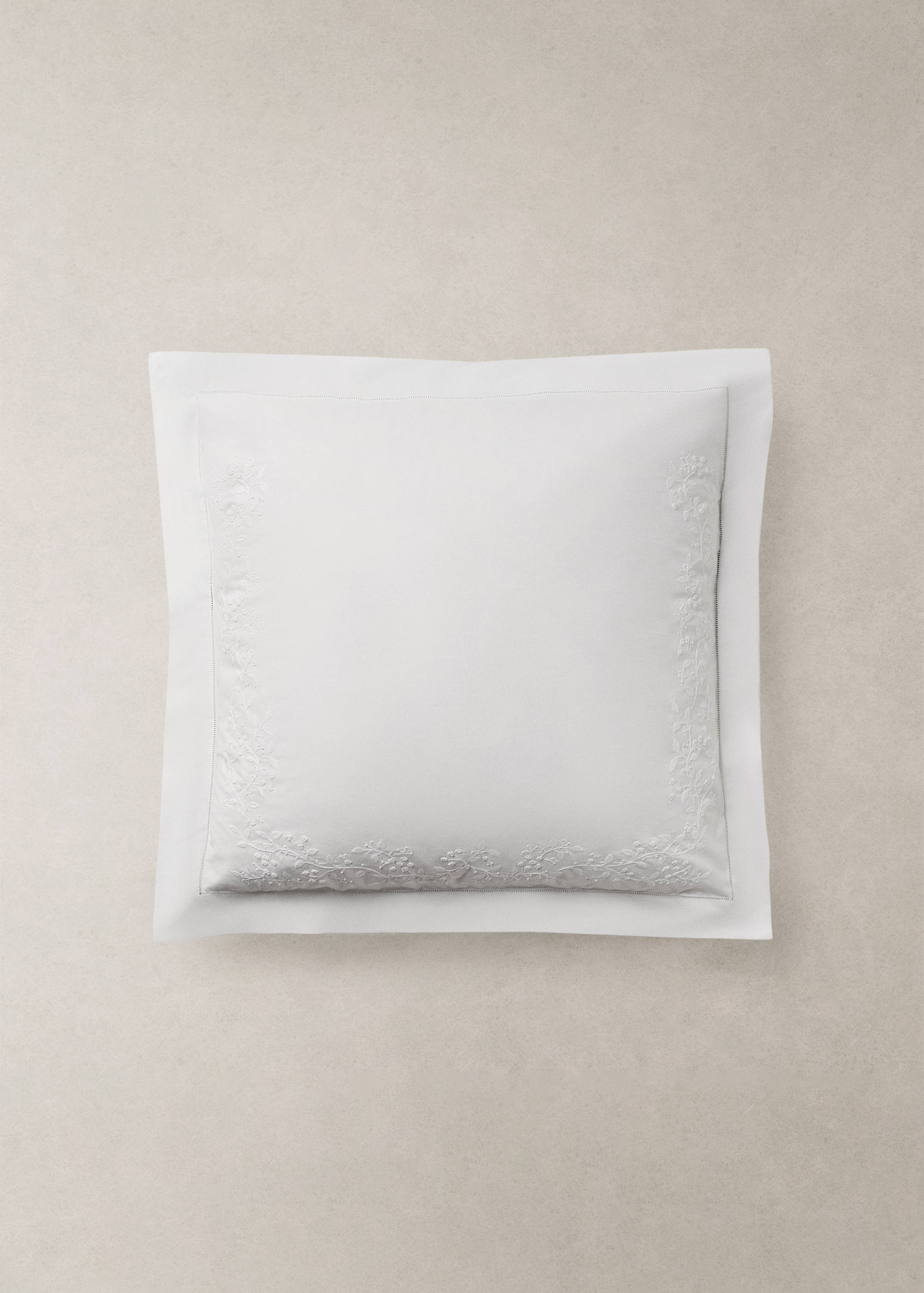 Two cotton percale pillowcases with embroidered flowers 60x60 cm - Details of the article 7