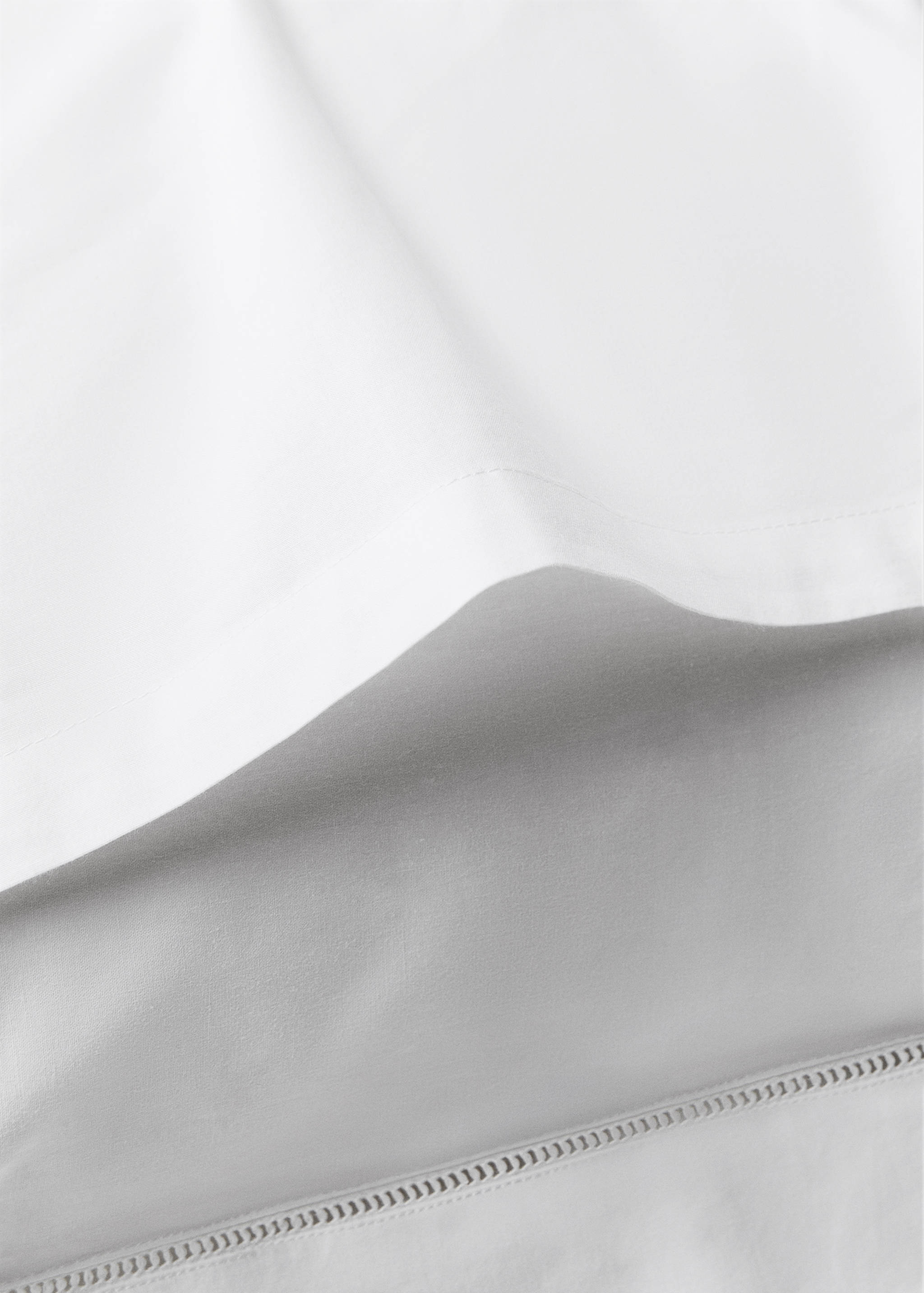 Two cotton percale pillowcases with embroidered flowers 60x60 cm - Details of the article 2