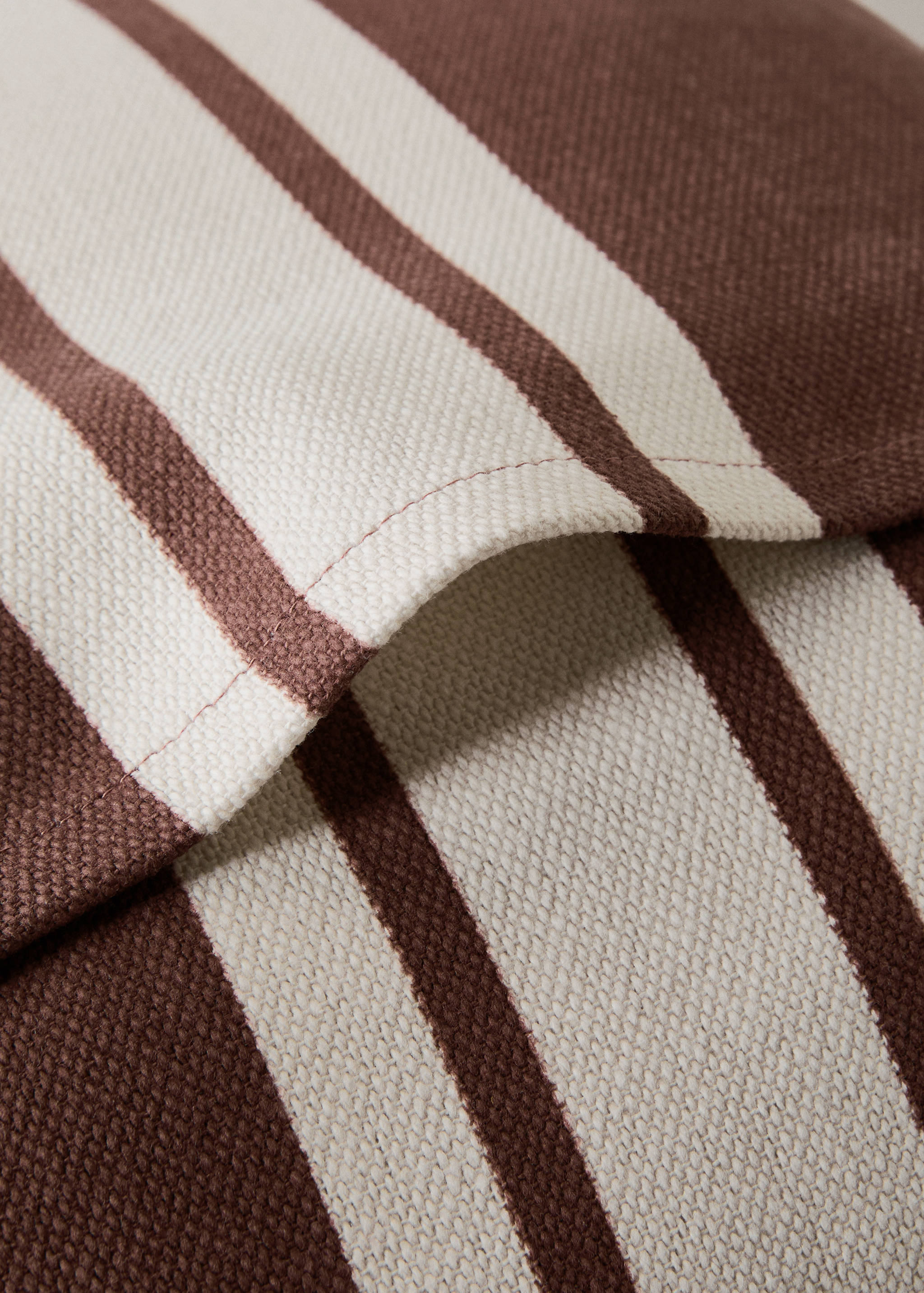 Cotton cushion cover with printed stripes 45x45 cm - Details of the article 4