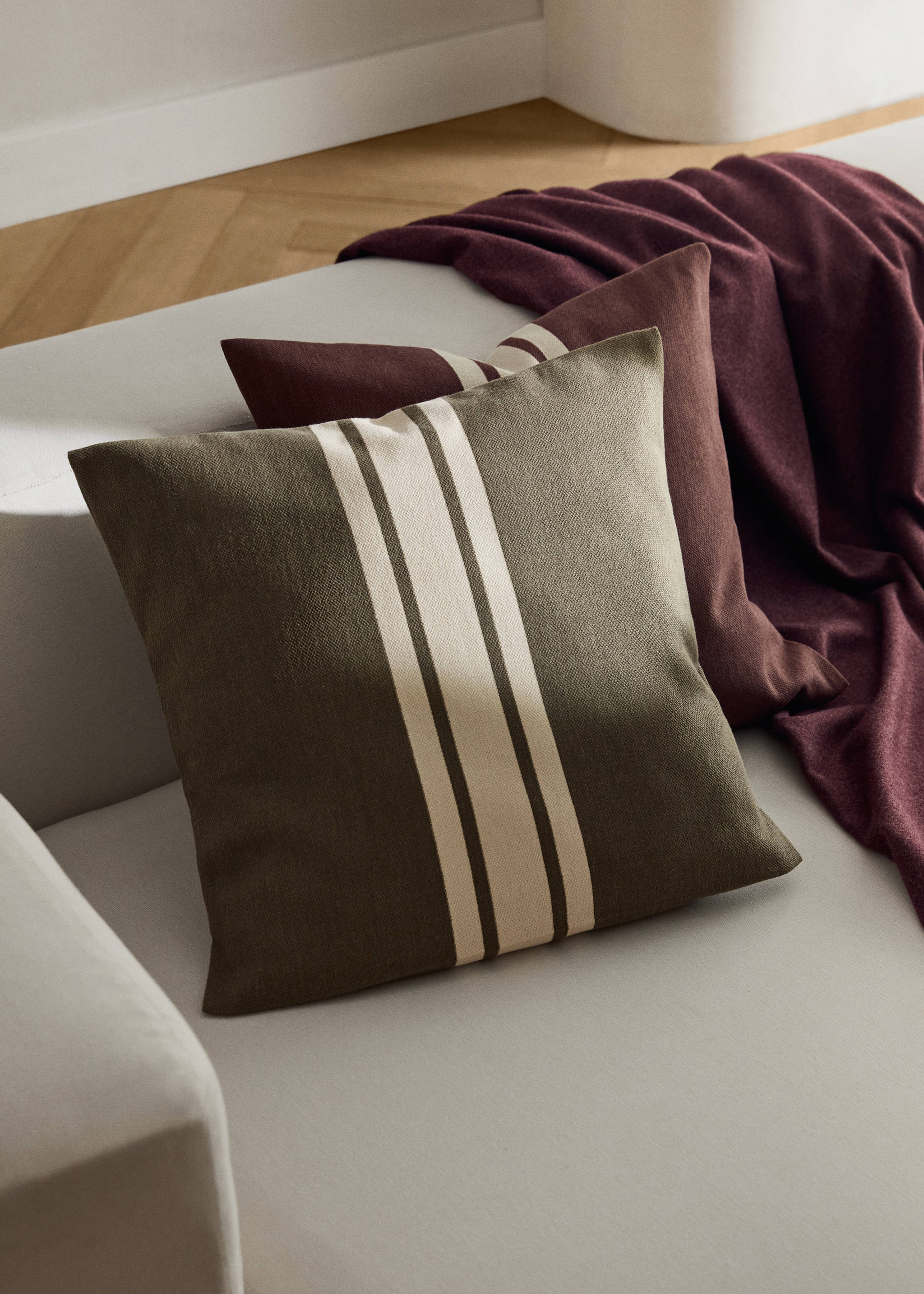 Cotton cushion cover with printed stripes 45x45 cm - General plane