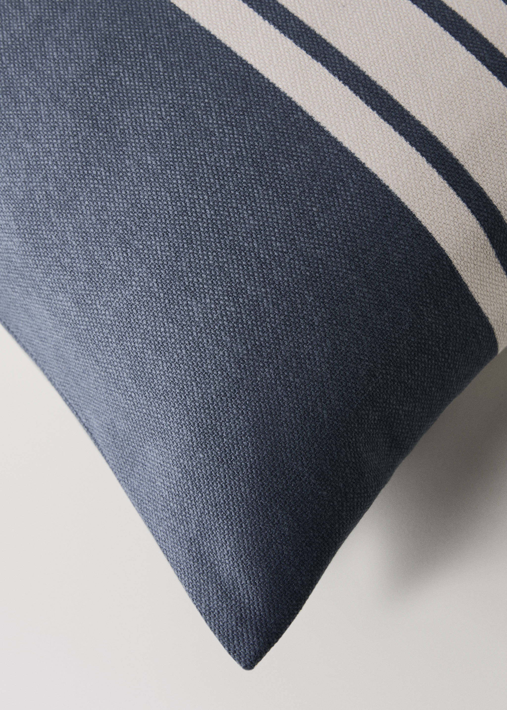 Cotton cushion cover with printed stripes 45x45 cm - Details of the article 2