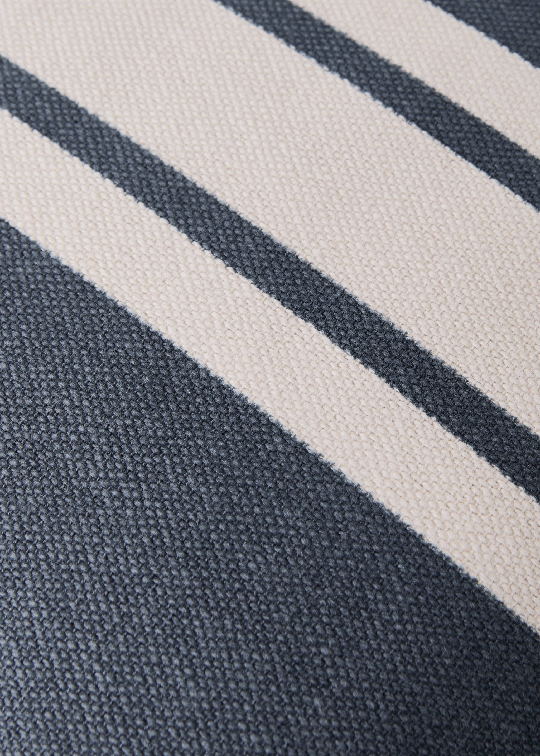 Cotton cushion cover with printed stripes 45x45 cm - Details of the article 3