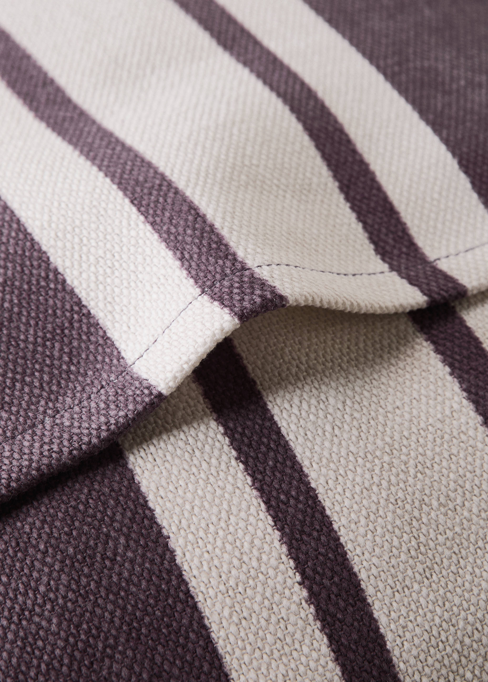Cotton cushion cover with printed stripes 45x45 cm - Details of the article 4