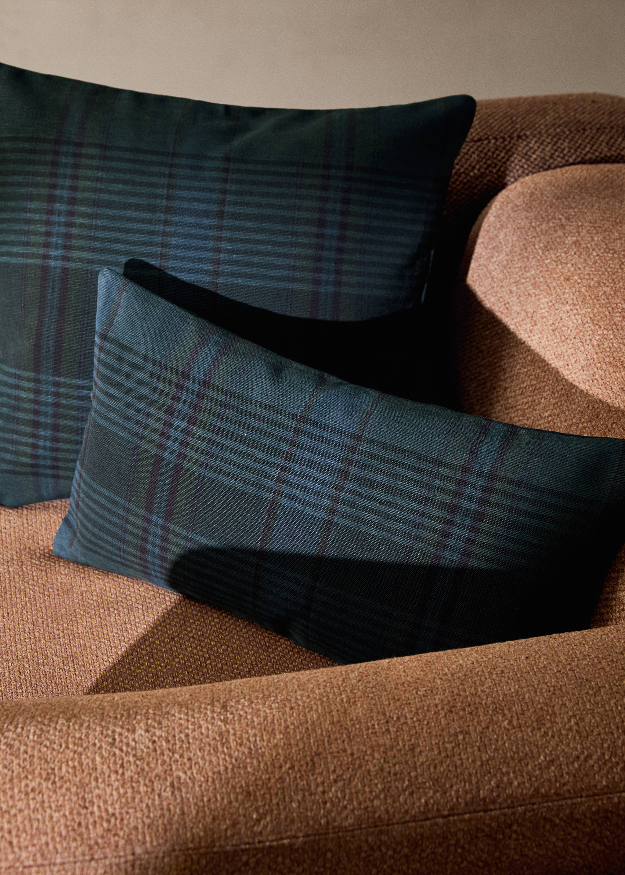 Kockás mintájú, színes párnahuzat, 30x50 cm - Általános sík