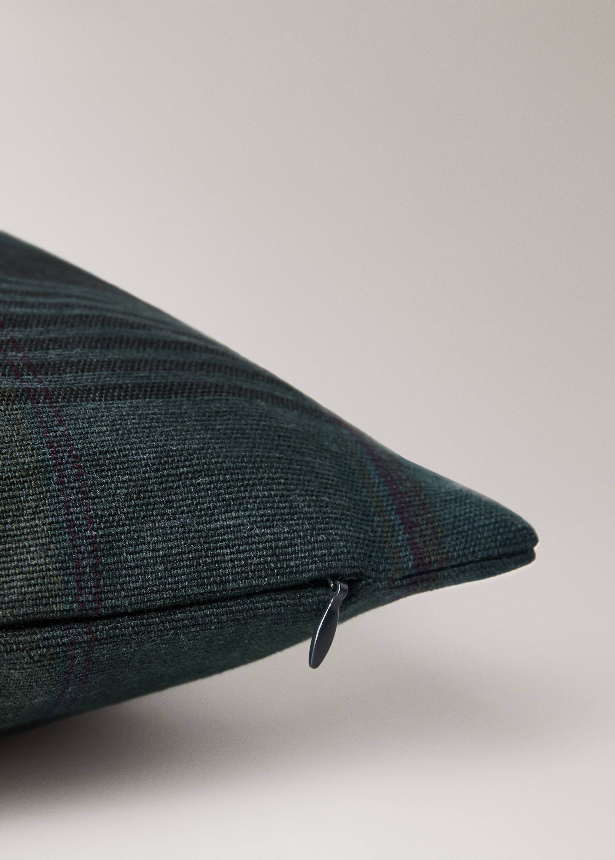 Kockás mintájú, színes párnahuzat, 30x50 cm - A termék adatai 2