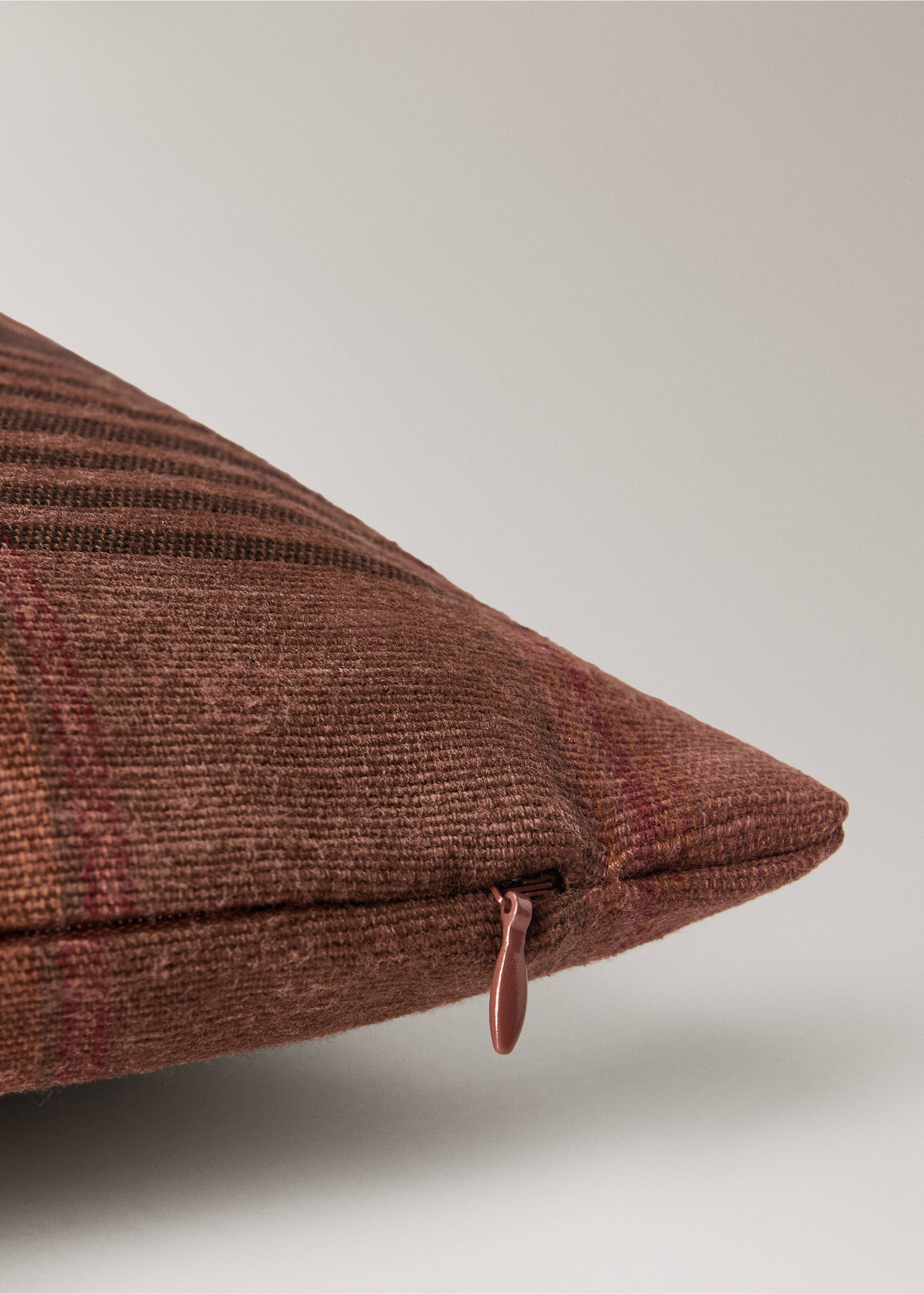 Renkli kare desenli yastık kılıfı 30x50cm - Ürün detayı 2, Kızıl kahverengi. Ref: 17013315-00.