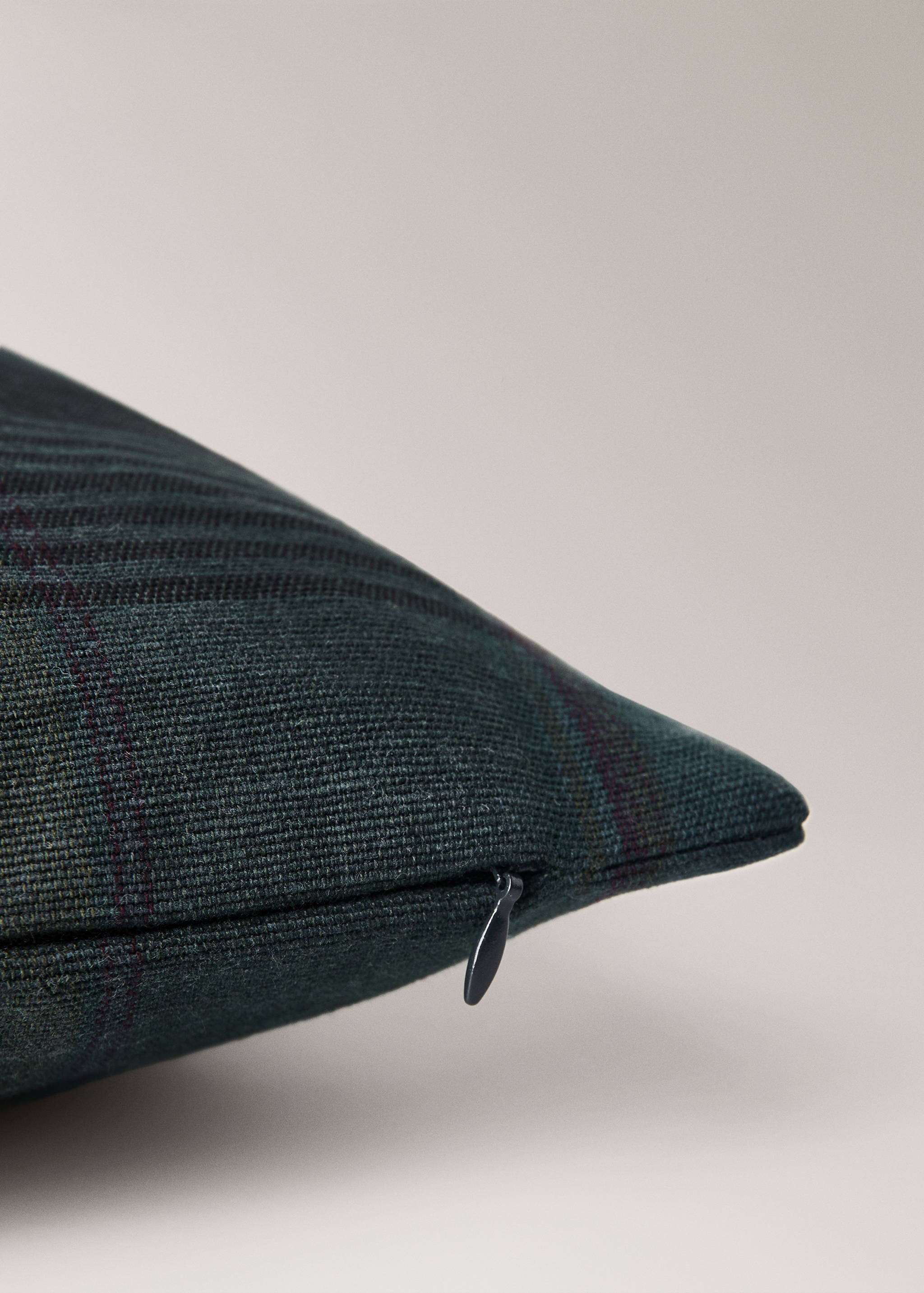 Overdyed check cushion cover 50x50cm - Details of the article 2