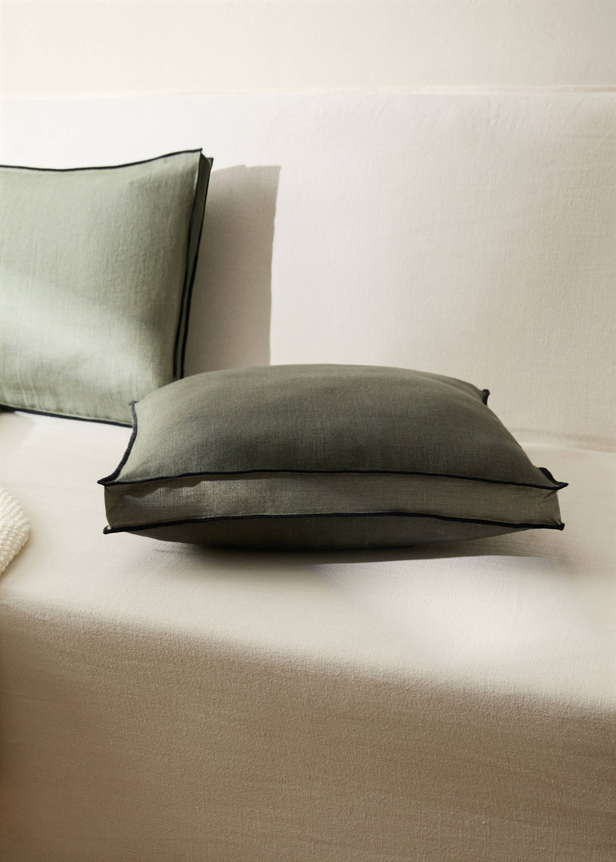 Dvoubarevný lněný povlak na polštářek 45 x 45 cm - Celkový náhled