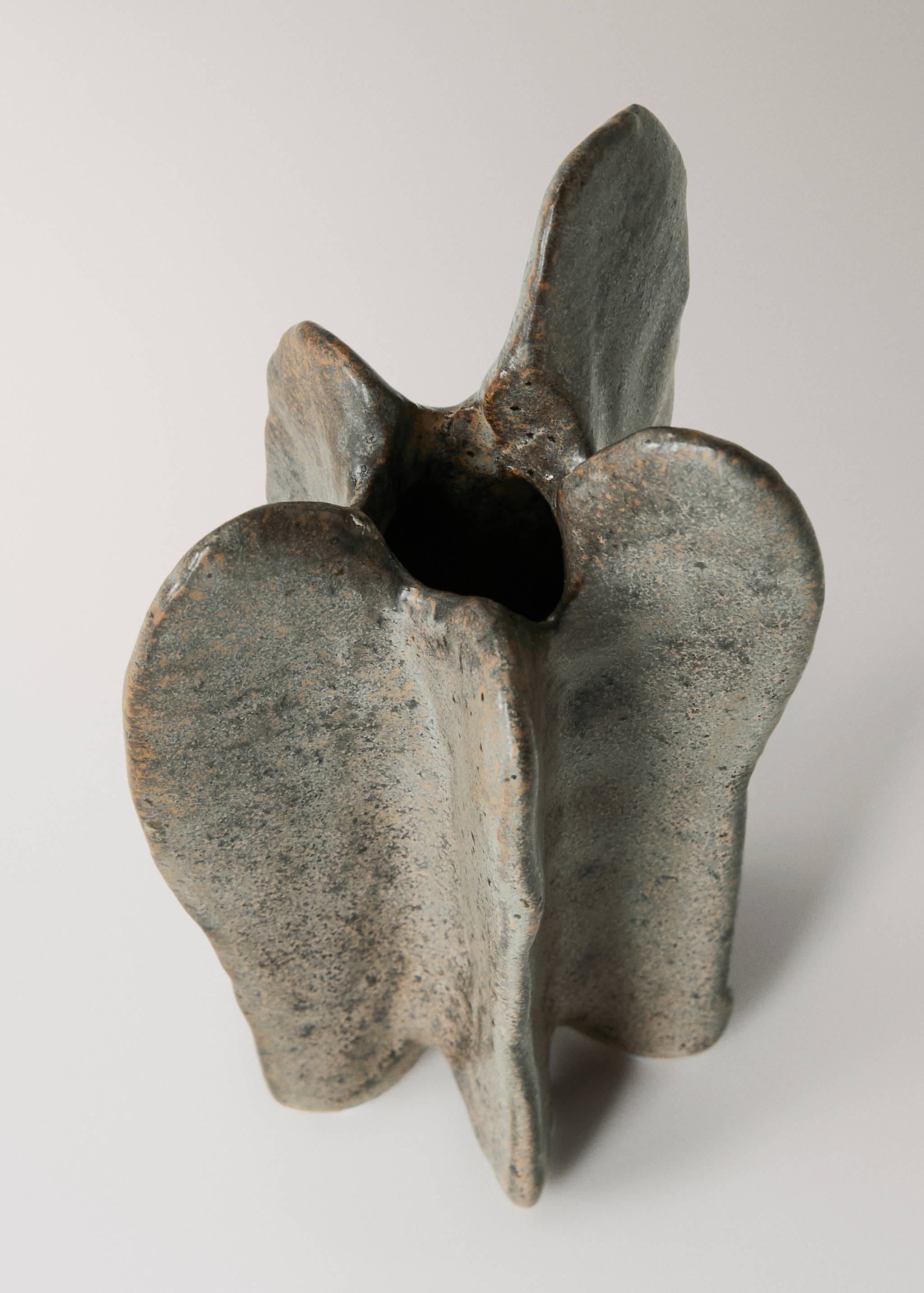 Organic stoneware vase - Details of the article 1