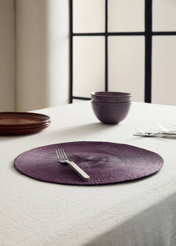 Round paper placemat — Plum