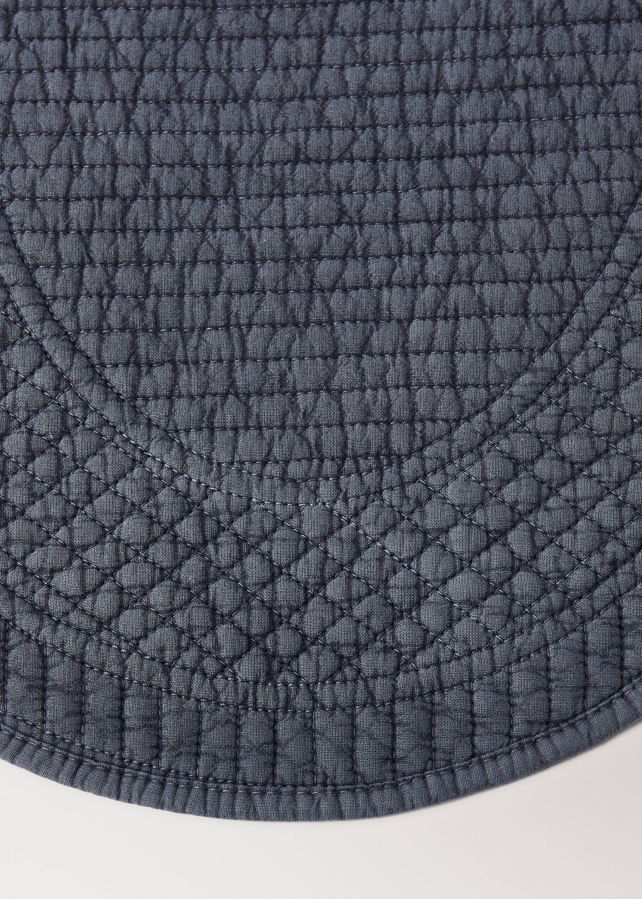 Oval quilted placemat - Details of the article 1
