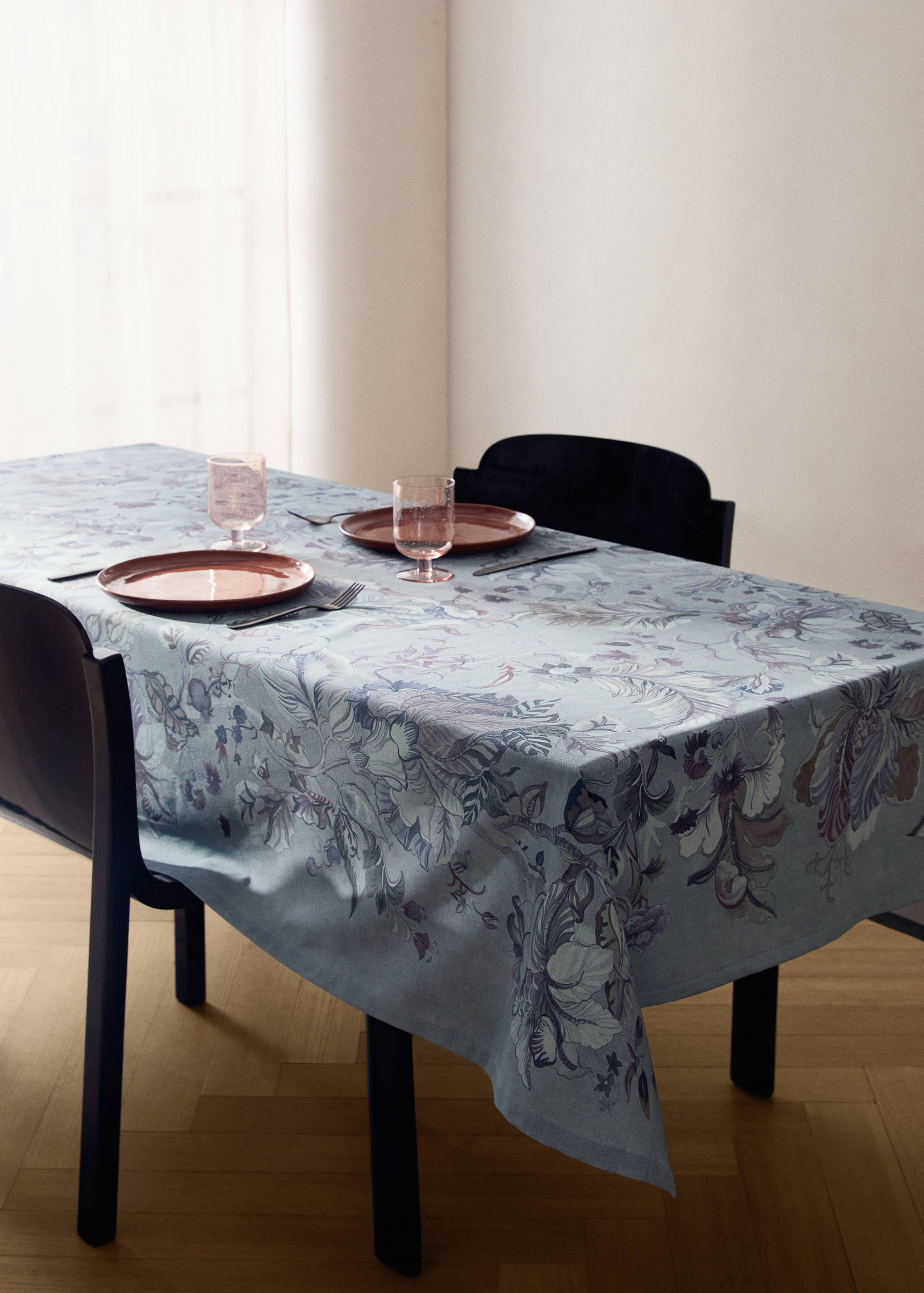 Cotton tablecloth with floral design for 6 to 8 diners - General plane