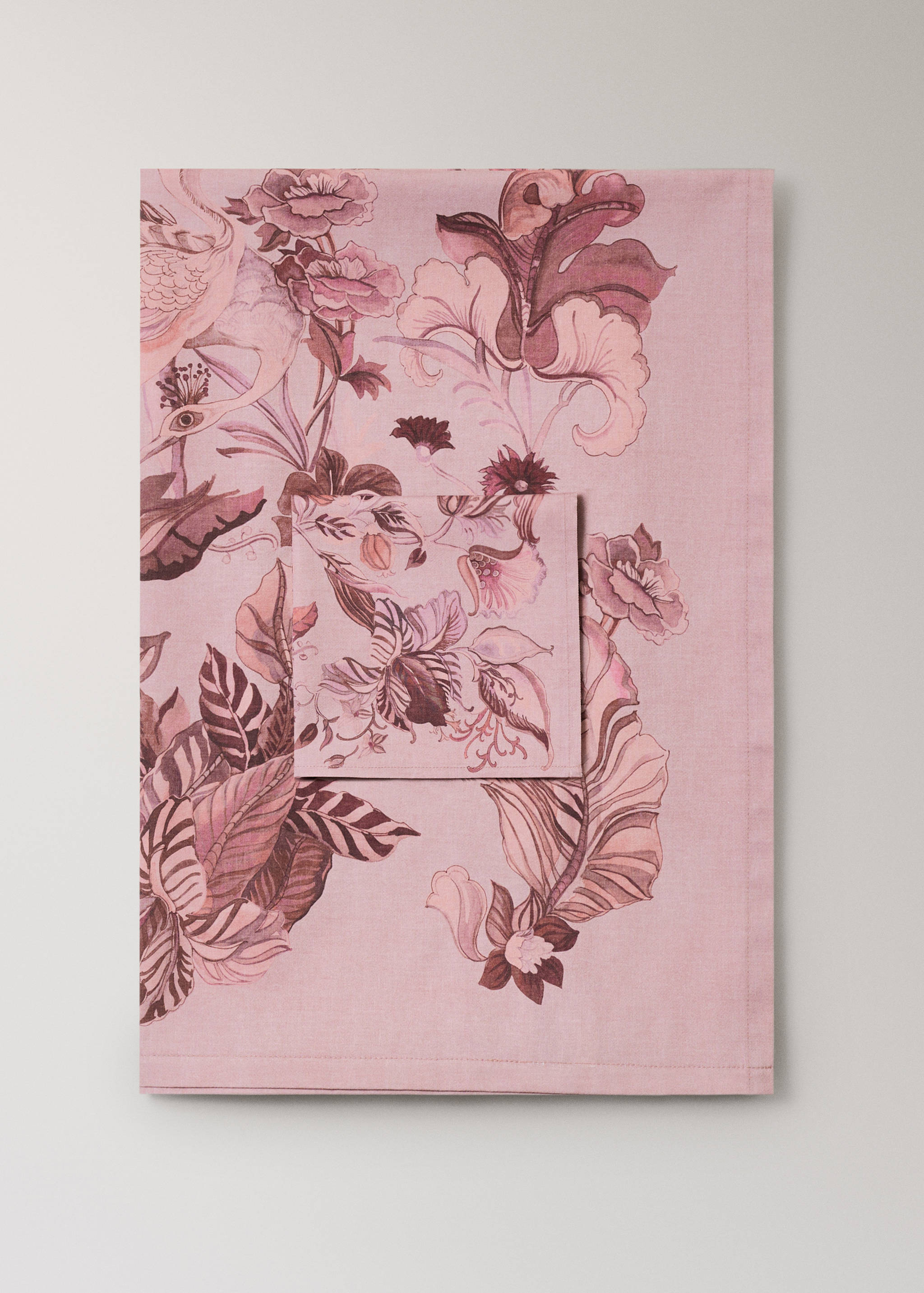 Cotton tablecloth with floral design for 6 to 8 diners - Article without model