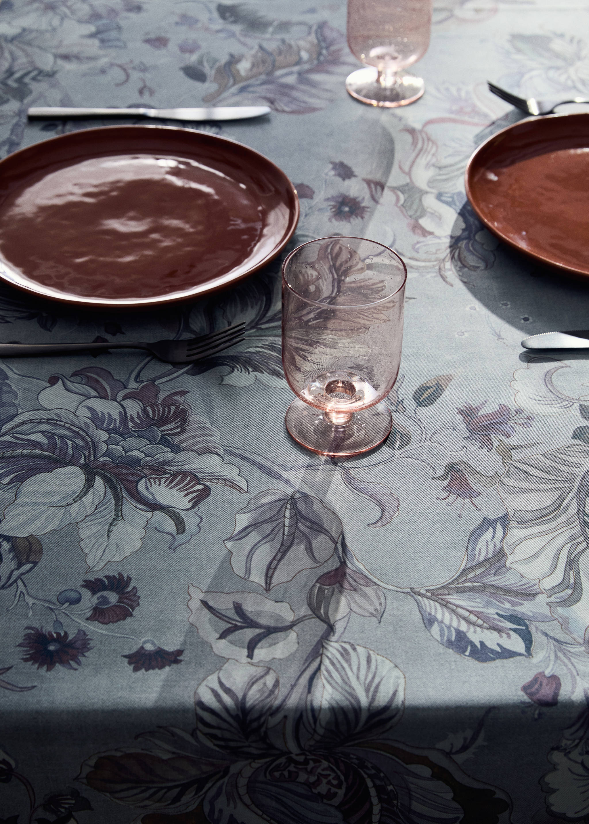 Cotton tablecloth with floral design for 8 to 10 diners - Details of the article 7