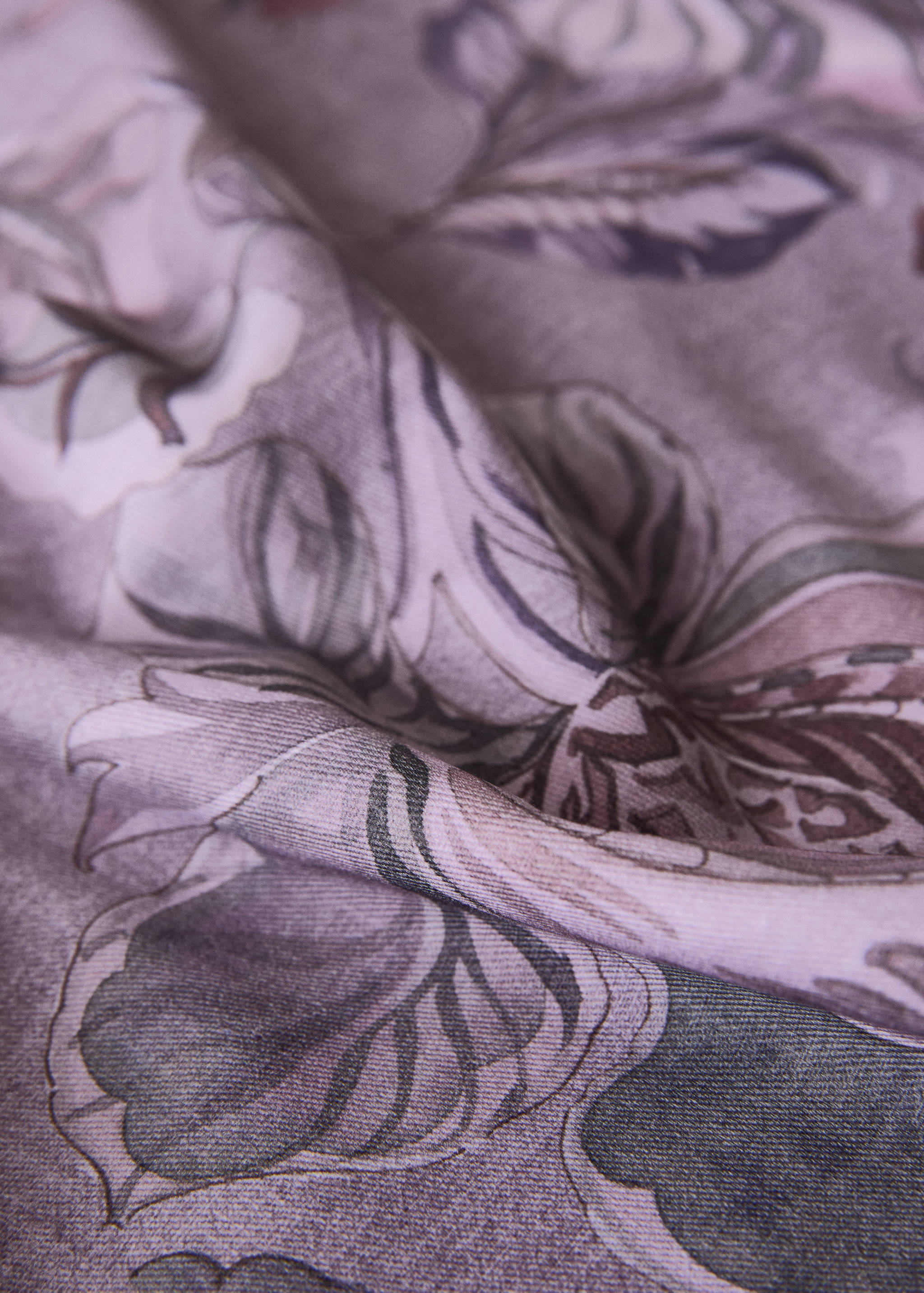 Cotton tablecloth with floral design for 8 to 10 diners - Details of the article 2
