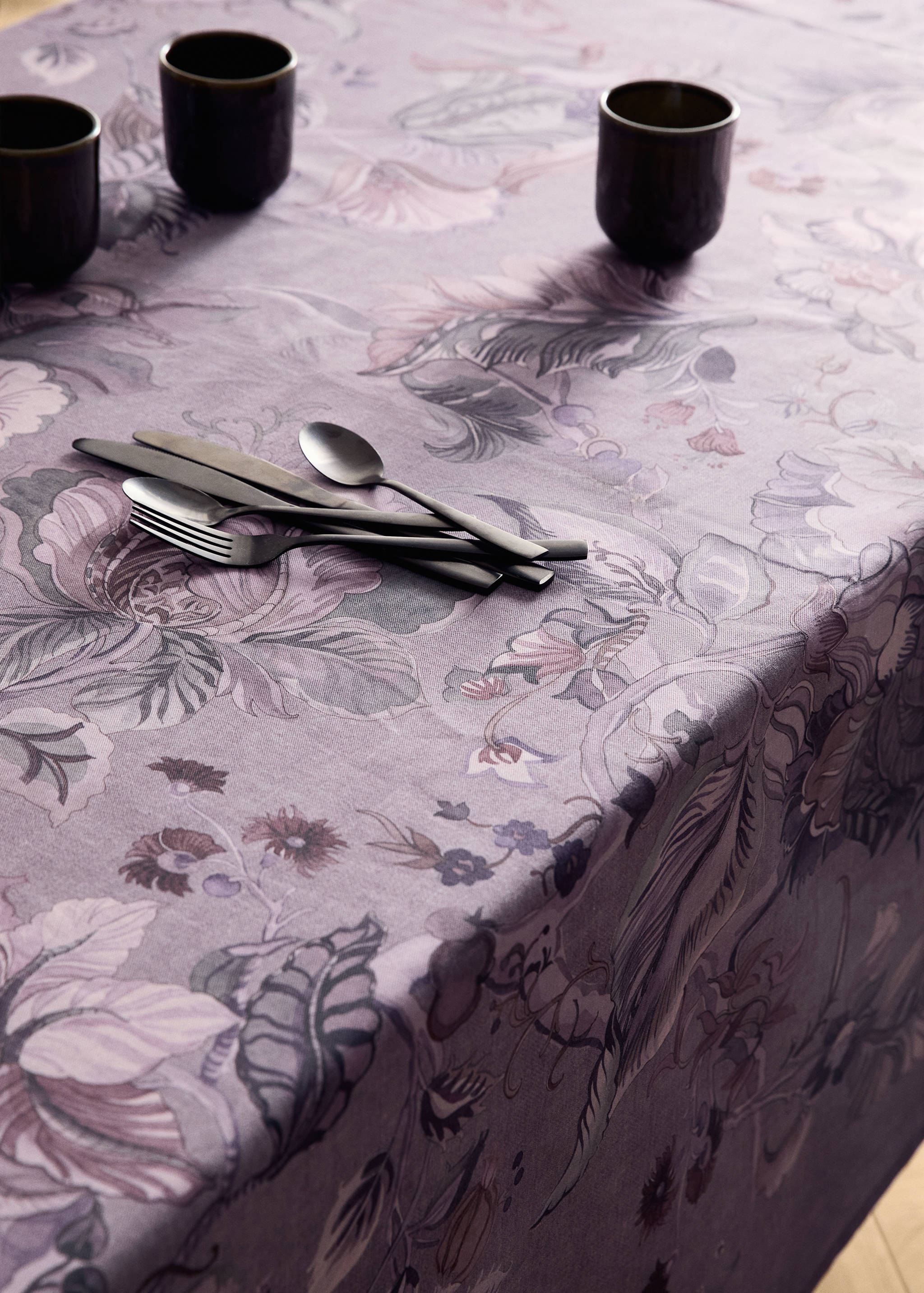 Cotton tablecloth with floral design for 2 to 4 diners - Details of the article 7
