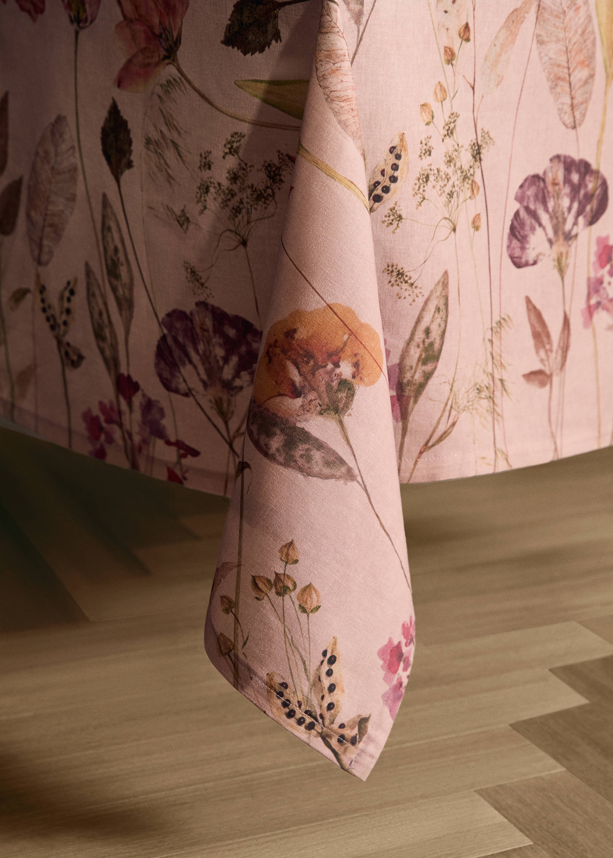 Cotton linen tablecloth with coloured flowers - Details of the article 8