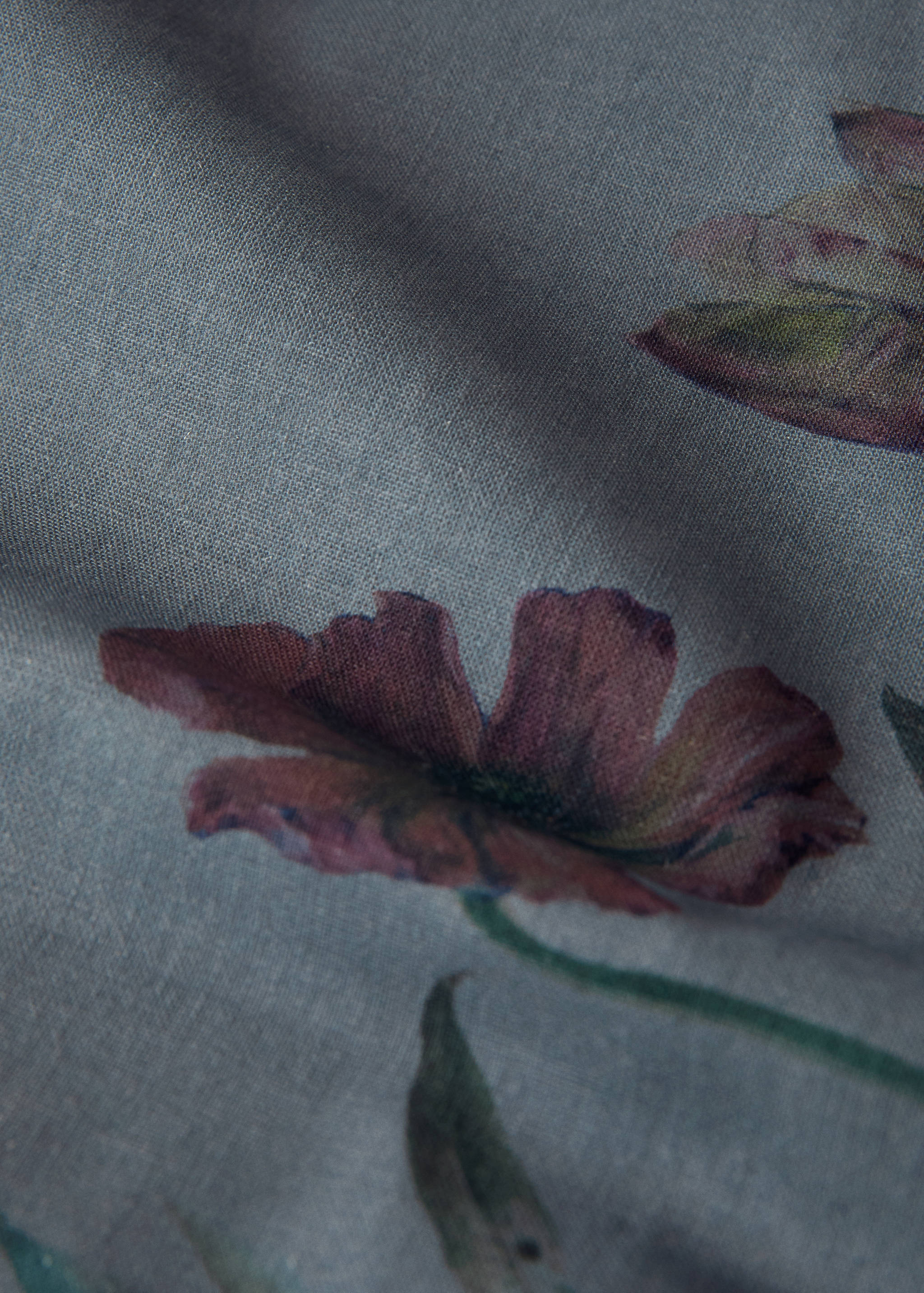 Cotton linen tablecloth with coloured flowers for 2 to 4 diners - Details of the article 2