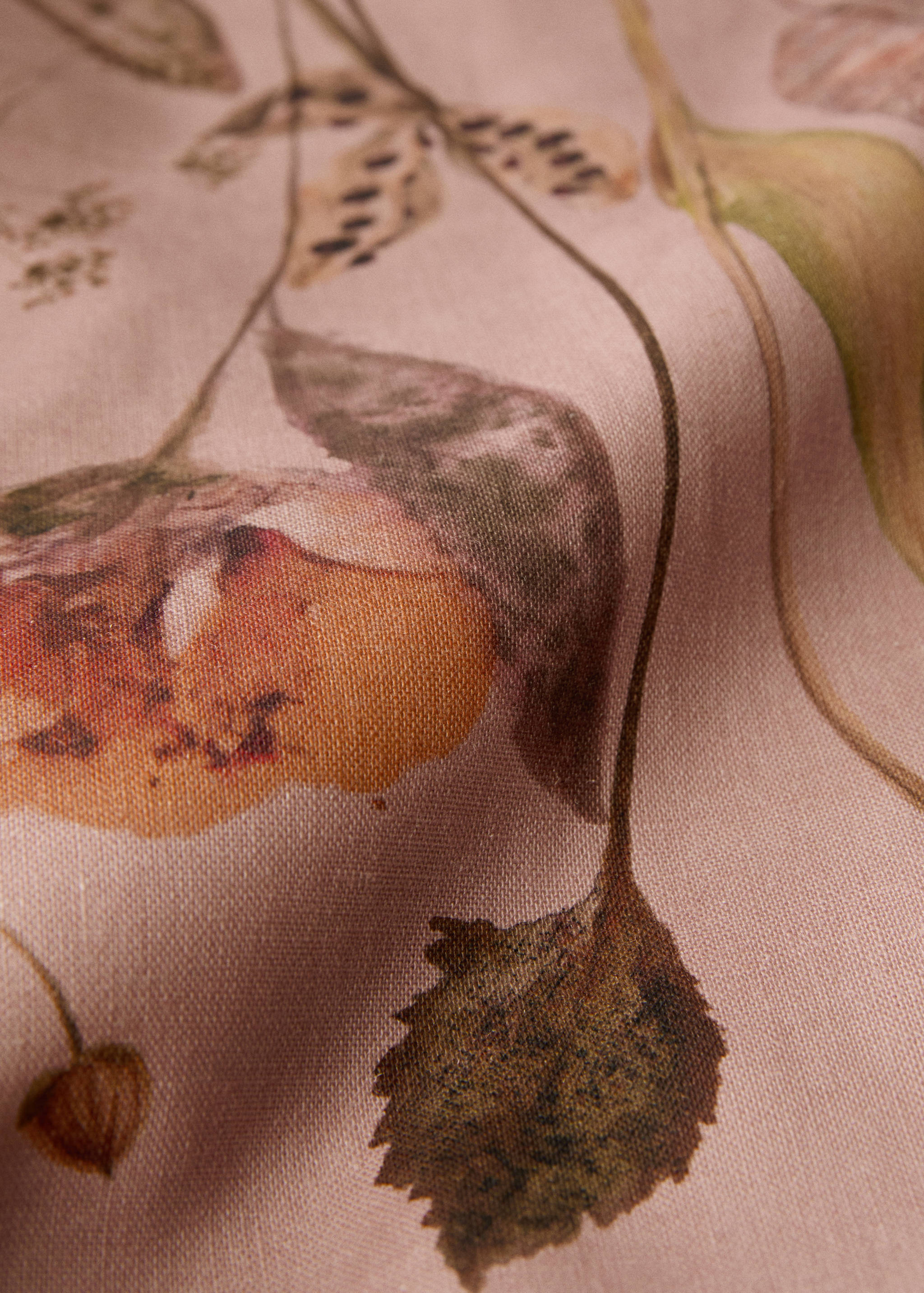 Cotton linen floral-print tablecloth for 6 to 8 diners - Details of the article 2