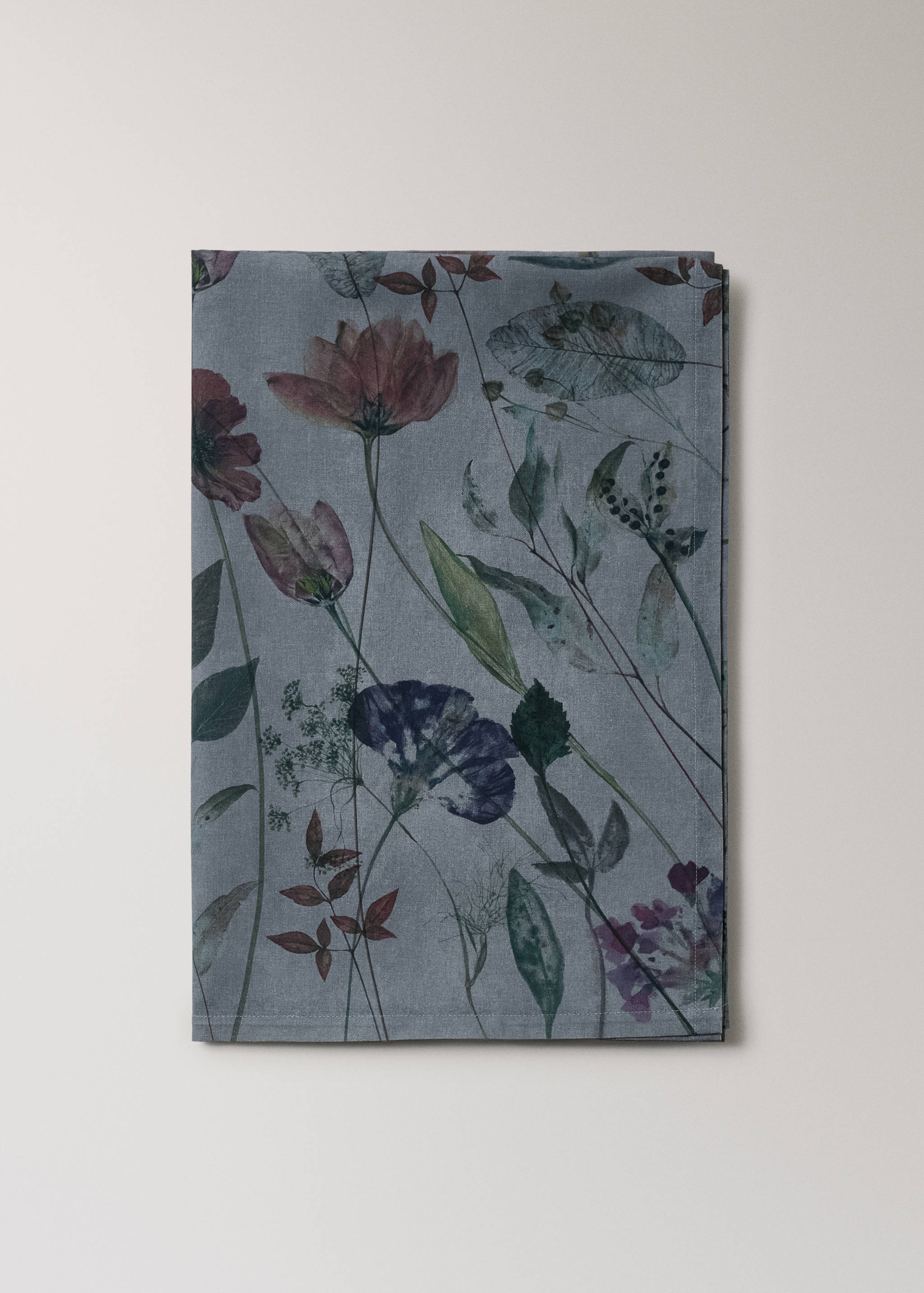 Cotton linen floral-print tablecloth for 8 to 10 diners - Article without model