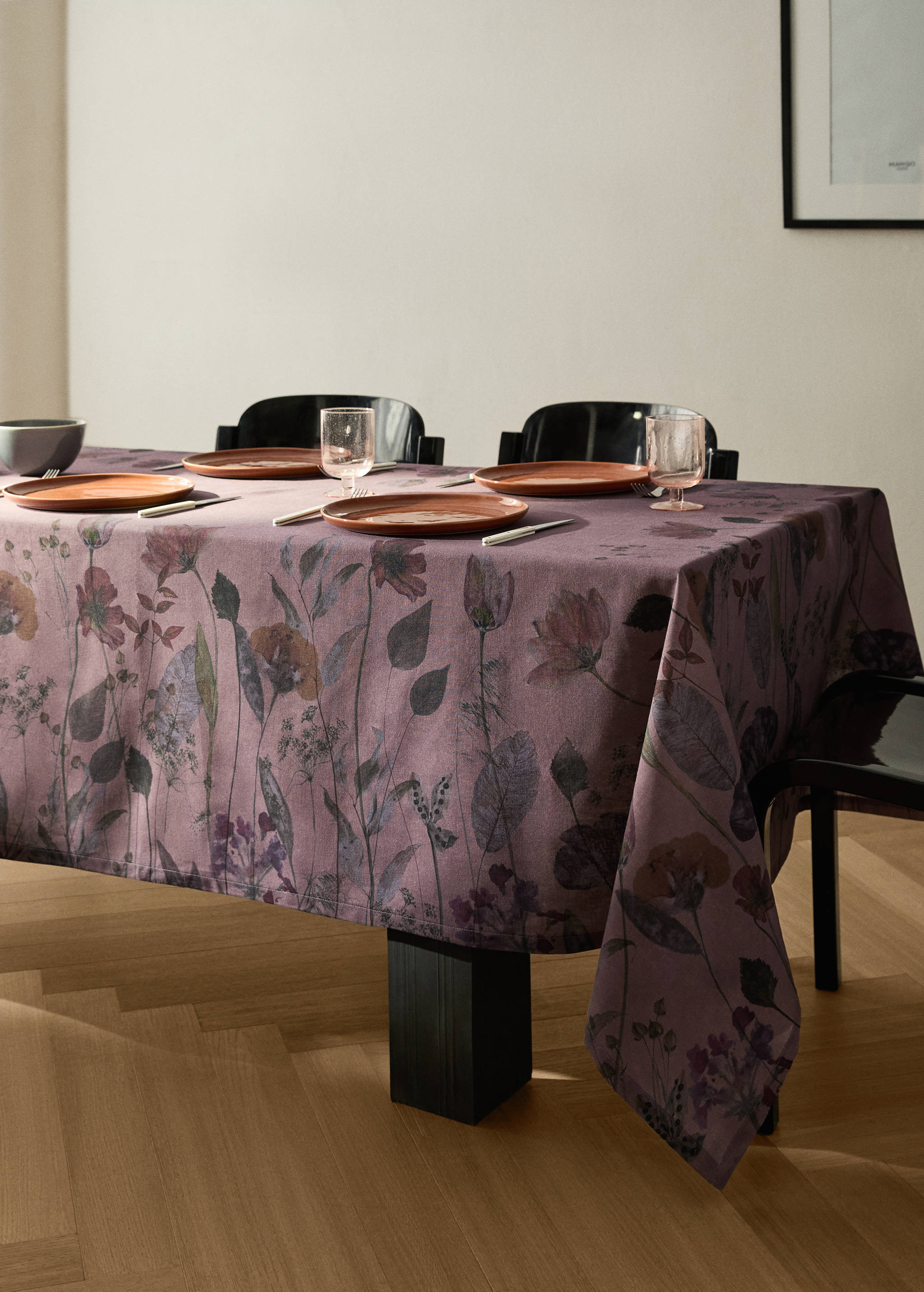 Cotton linen floral-print tablecloth for 8 to 10 diners - General plane
