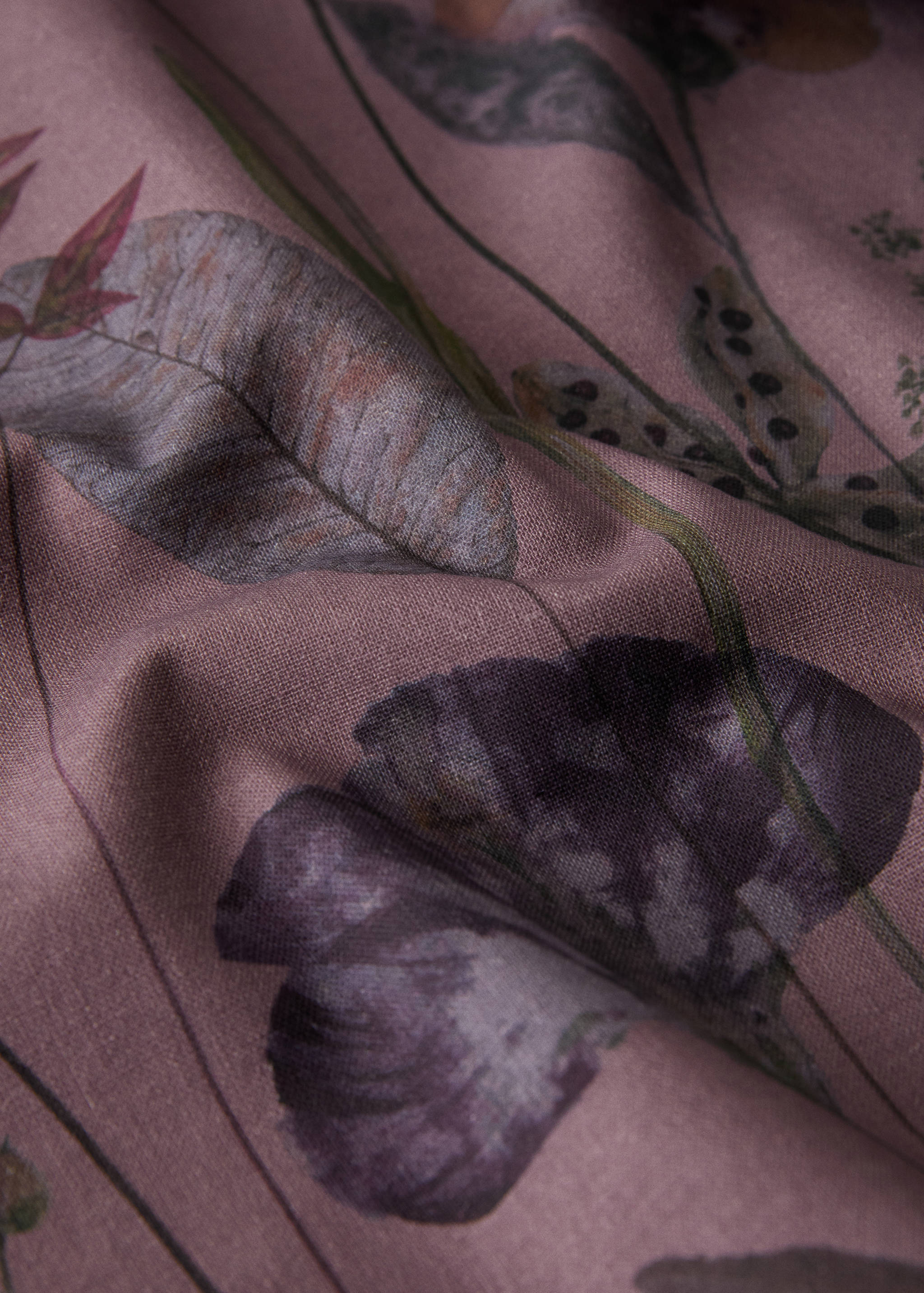 Cotton linen floral-print tablecloth for 8 to 10 diners - Details of the article 2