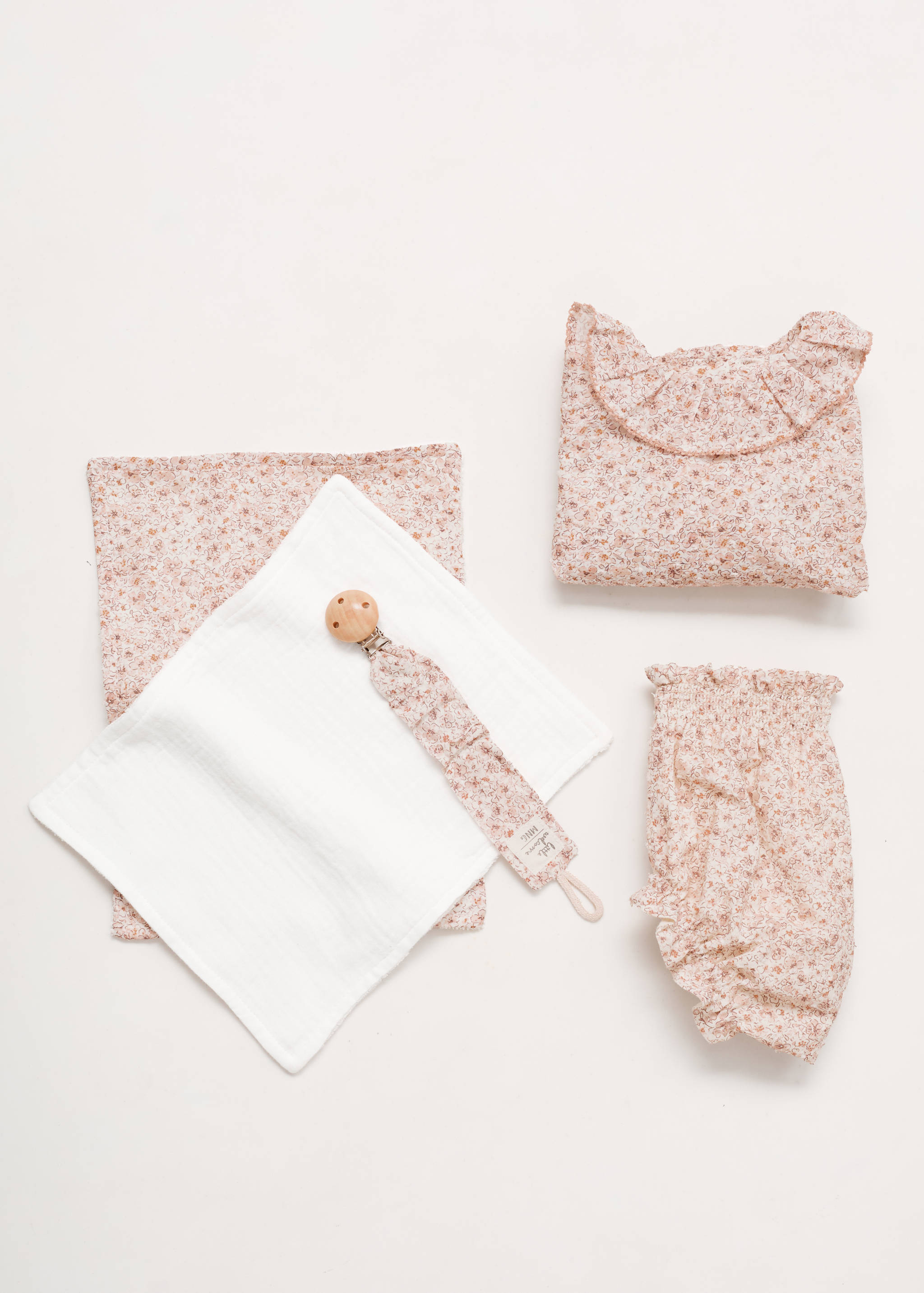 بلوزة مطبوعة بها أزهار - تفاصيل المنتج 1