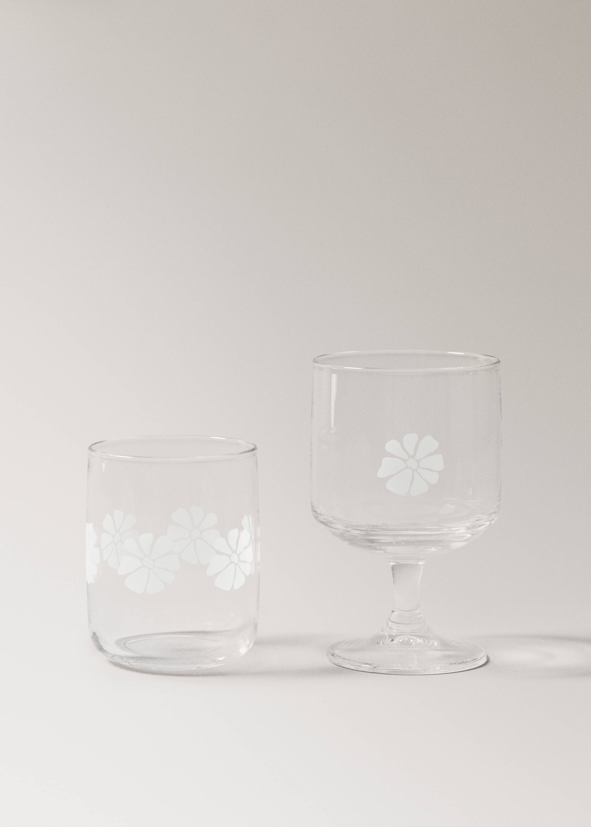 Decorative glass cup - Details of the article 4