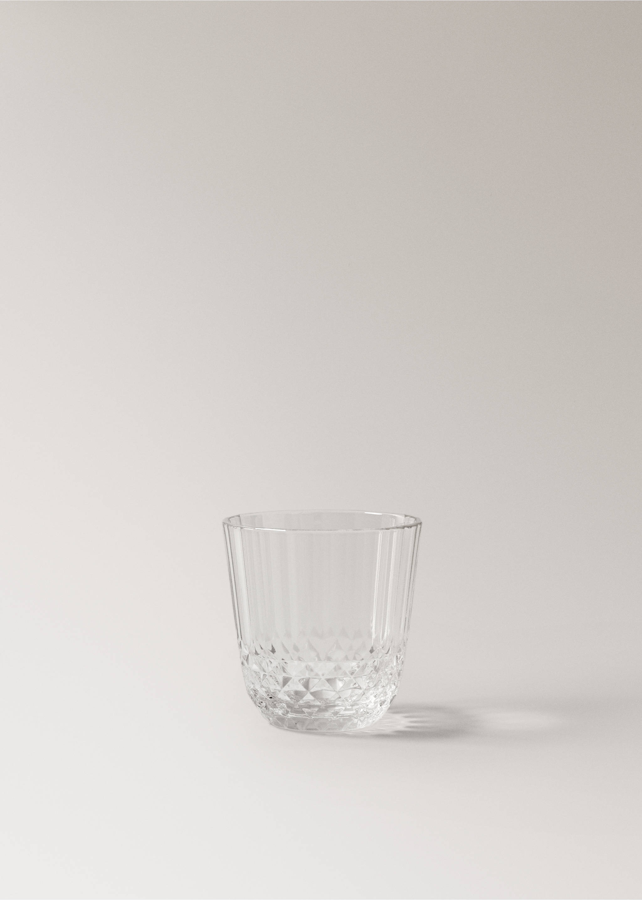 Verre en verre relief - Article sans modèle, Blanc cassé. Ref: 17013831-00.