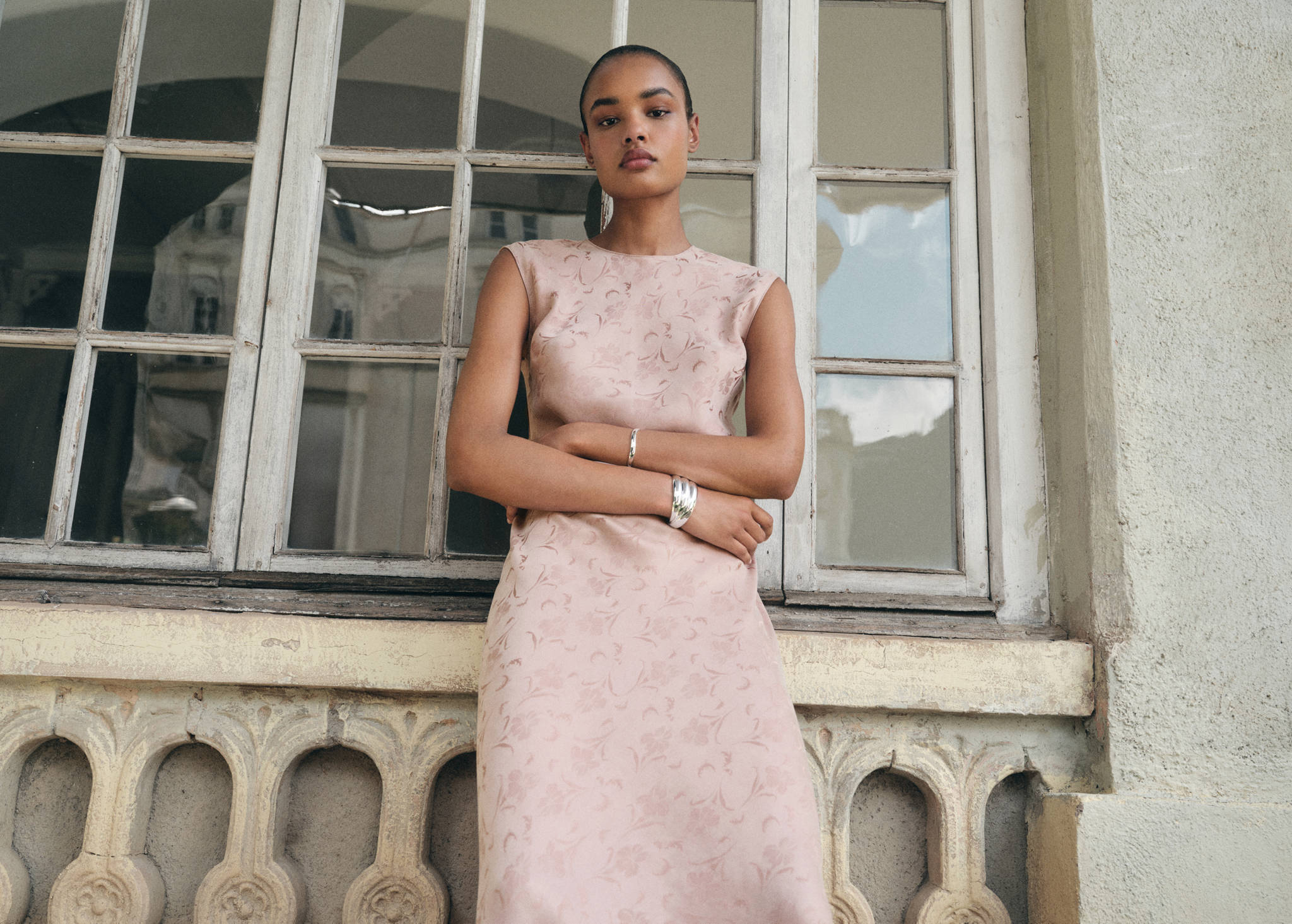 Satin floral jacquard dress - Panoramic plane